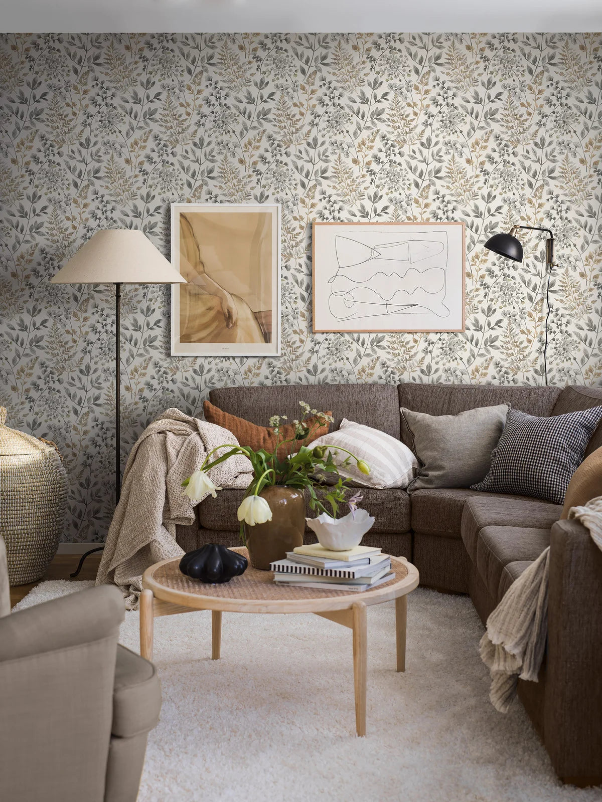 Tapeta flizelinowa papierowa z roślinnym wzorem SIGRID beżowym z zielonym