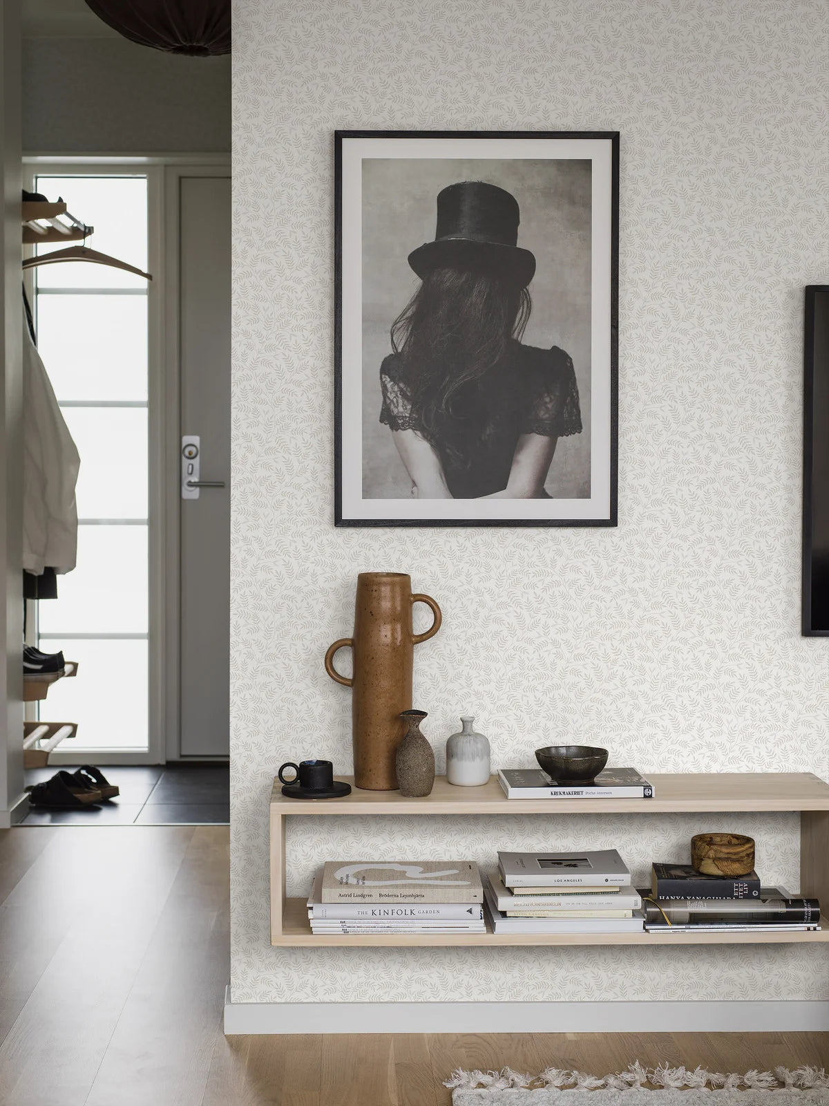 Vlies-Tapete mit pflanzlichem Muster OLOF in Weiß mit Beige