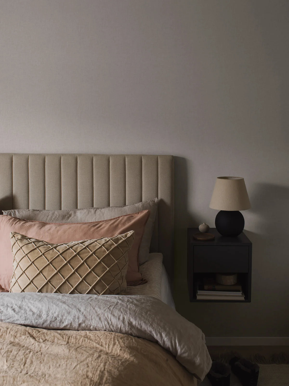 Structural paper non-woven wallpaper VEGA brown