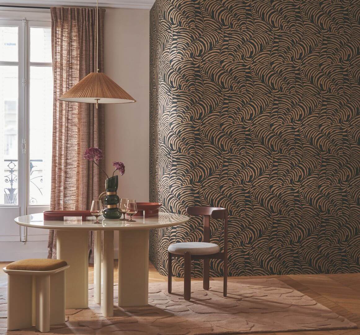 Non-woven wallpaper with a plant motif NOBILE - JASPE/DORÉ green with gold