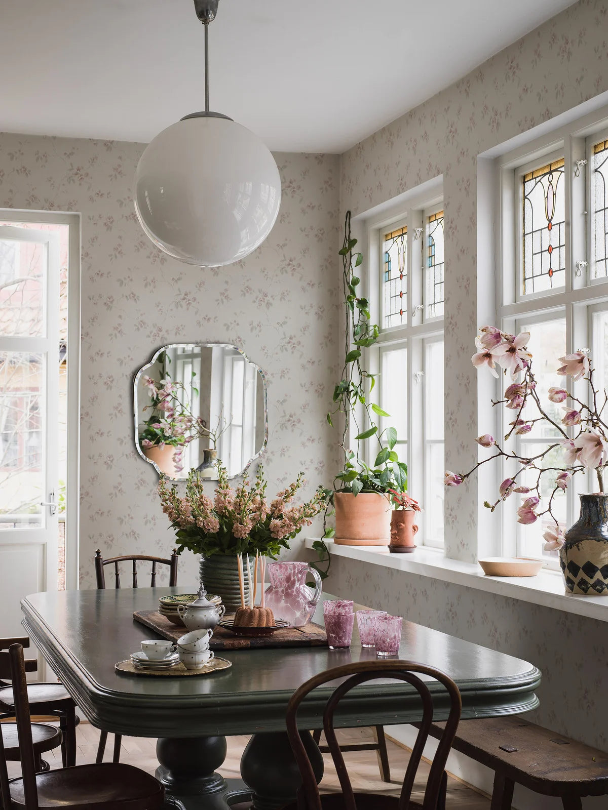 Tapeta flizelinowa papierowa z roślinnym wzorem VINTAGE ROSE beżowy