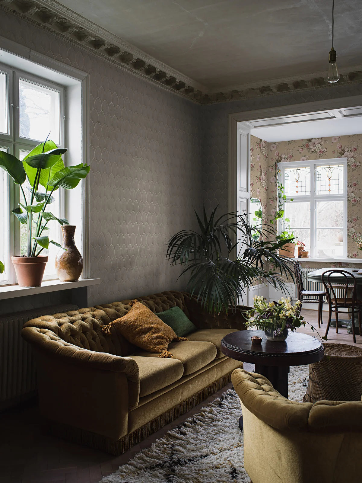 Tapeta z geometrycznym wzorem łuków GOLDEN ARCHES brązowy