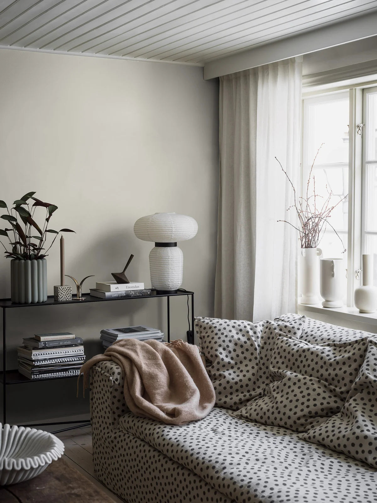 Strukturierte Tapete, die Leinen imitiert - HELLER LEINEN in hellem Grau