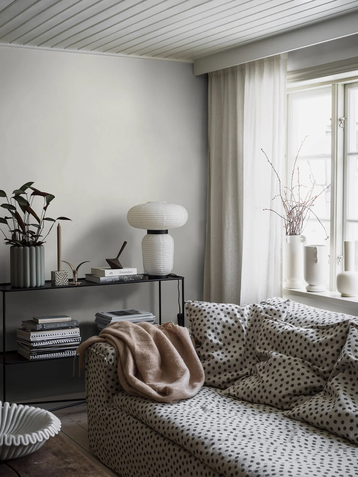 Strukturierte Tapete, die Leinen imitiert - LUFTIGES GRAU, hellgrau