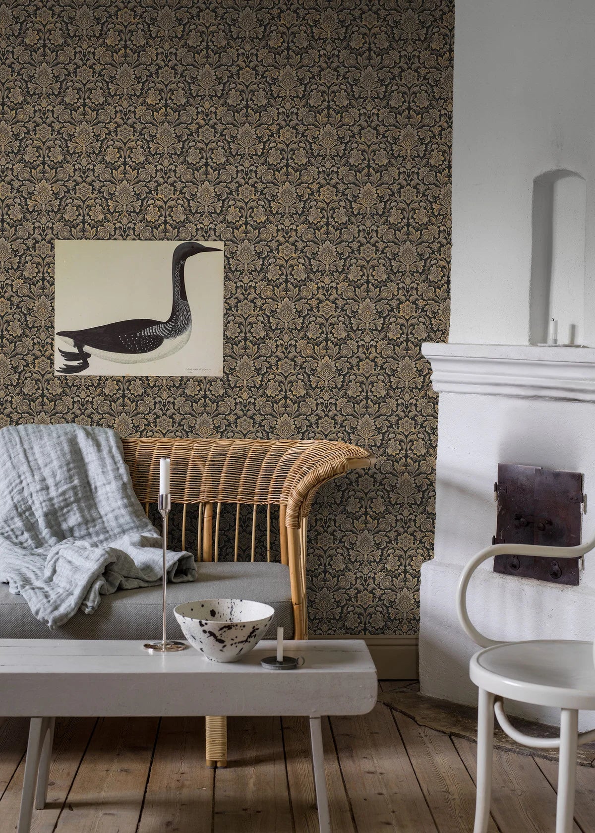 Tapeta flizelinowa papierowa z roślinnym wzorem FOGLAVIK brązowy z czarnym