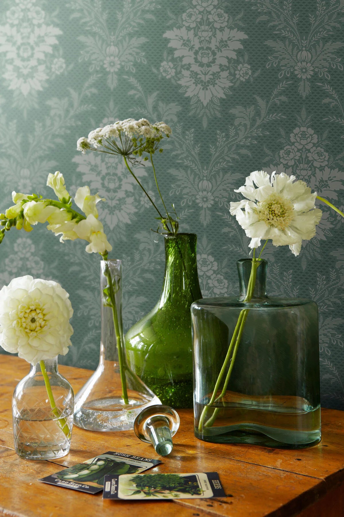 Vlies-Tapete mit pflanzlichem Muster SOFIA grün mit dunkelbeige