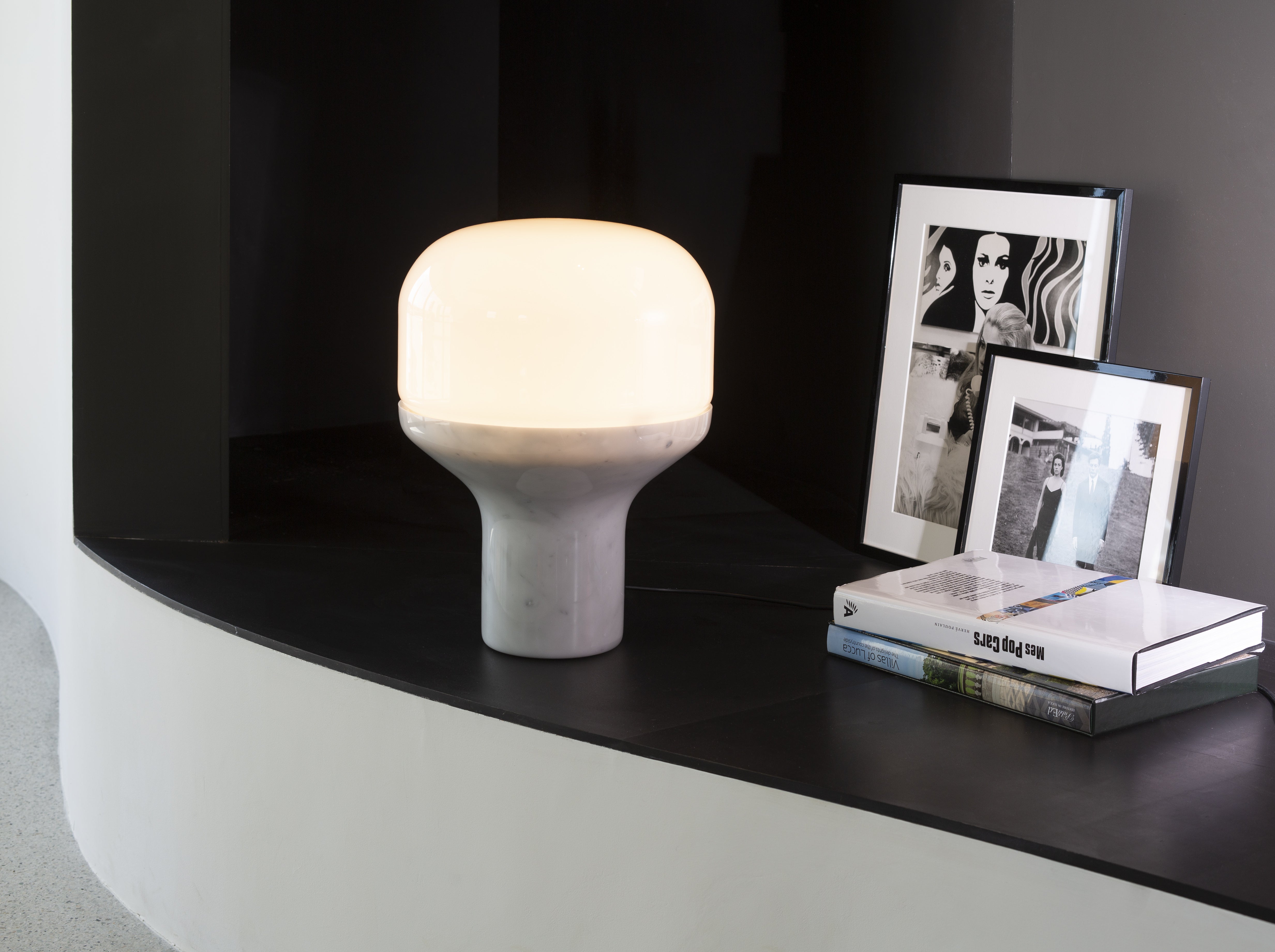 Lampa stołowa DELUX opalowe szkło z czarną podstawą