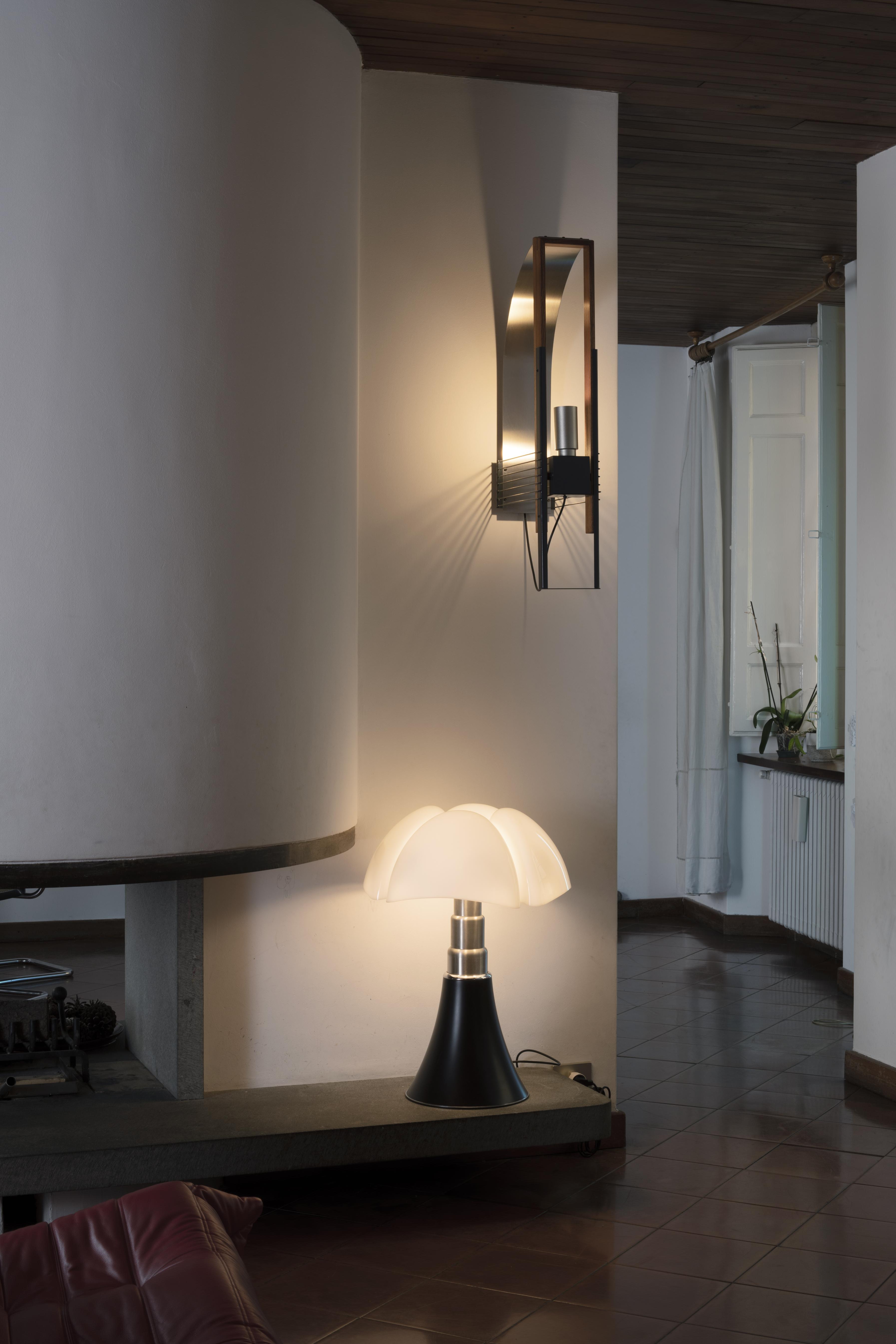 Wandlampe MARX aus Holz und Aluminium