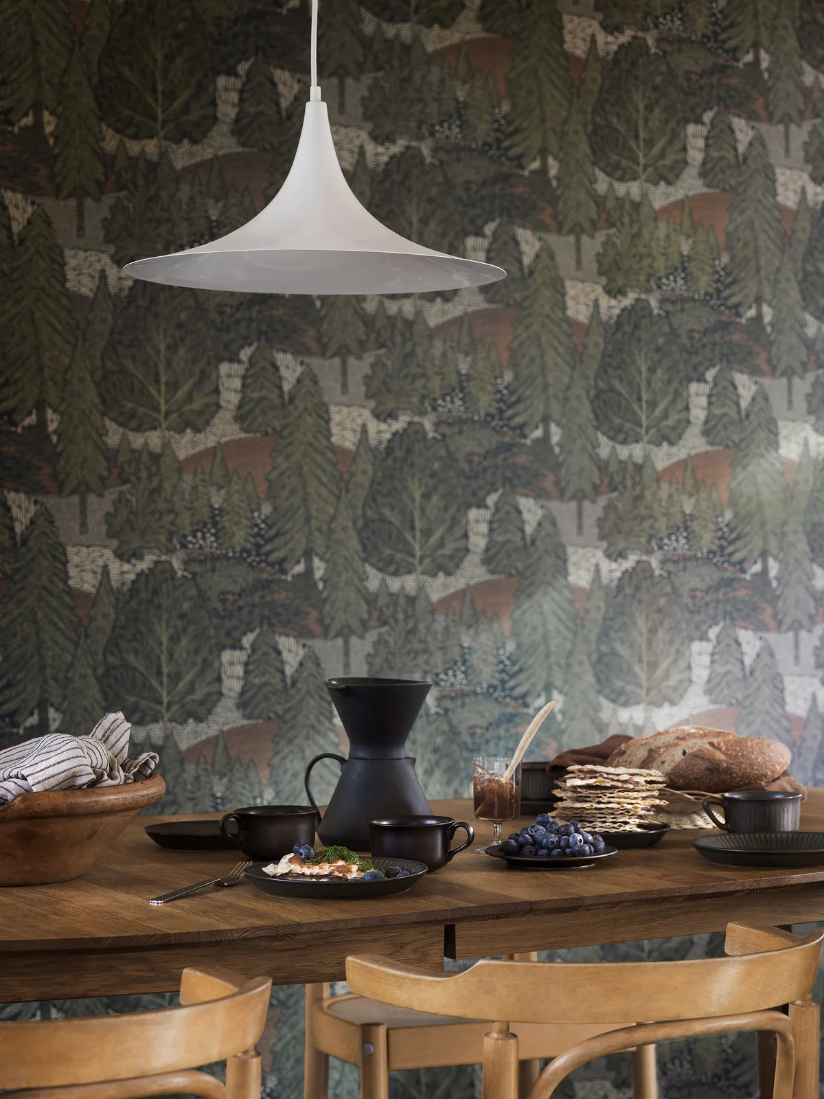 Tapete mit Pflanzenmotiv Bäume NORTHERN FOREST grün mit braun