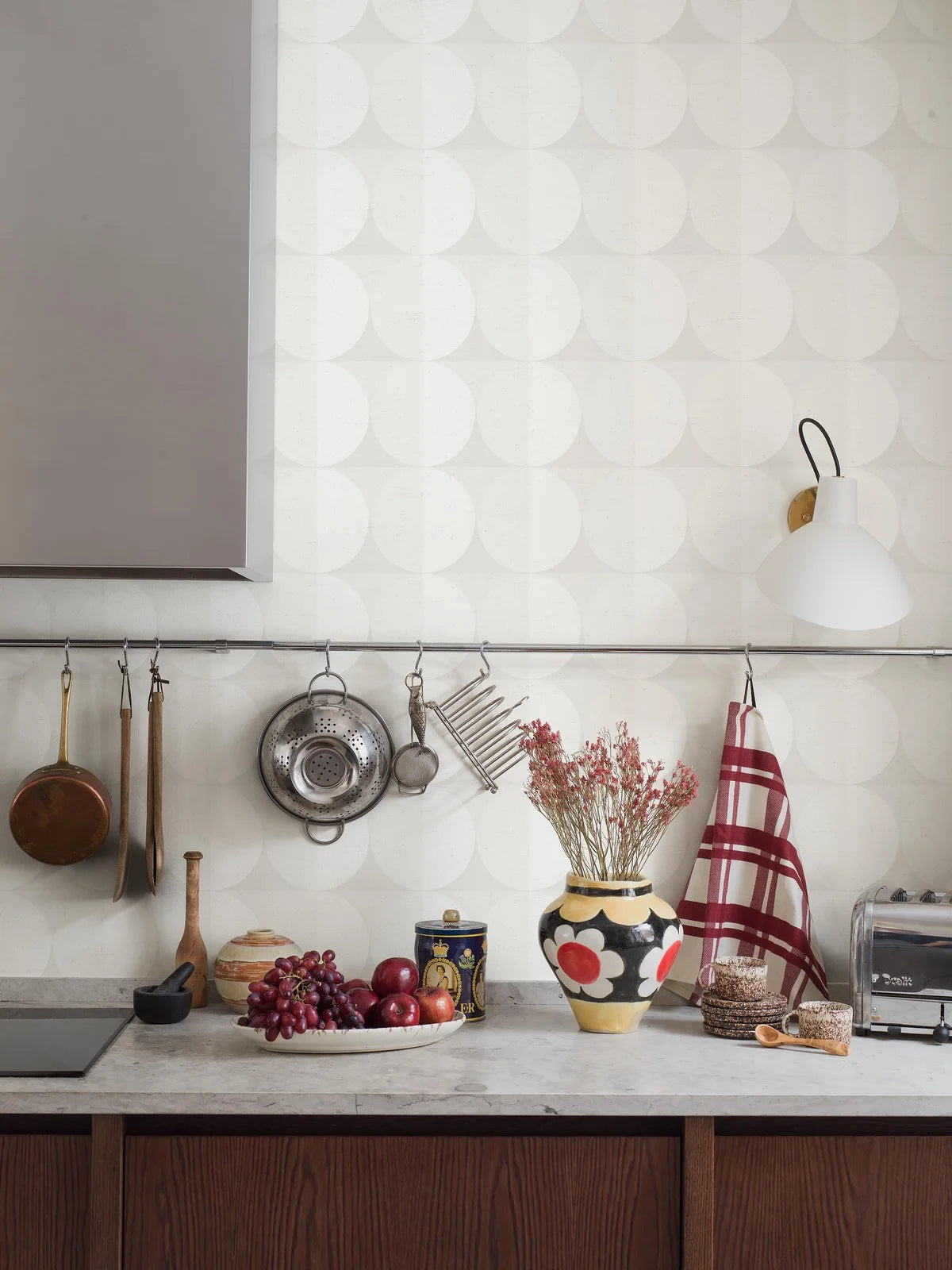 Tapeta flizelinowa papierowa z geometrycznym wzorem SAHARA MOON złamana biel