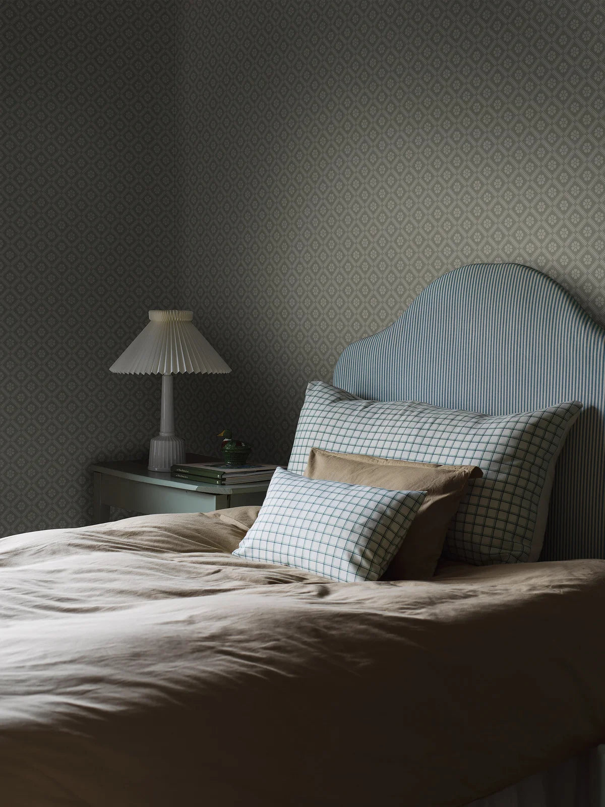 Tapeta z geometrycznym wzorem LOVE zielony