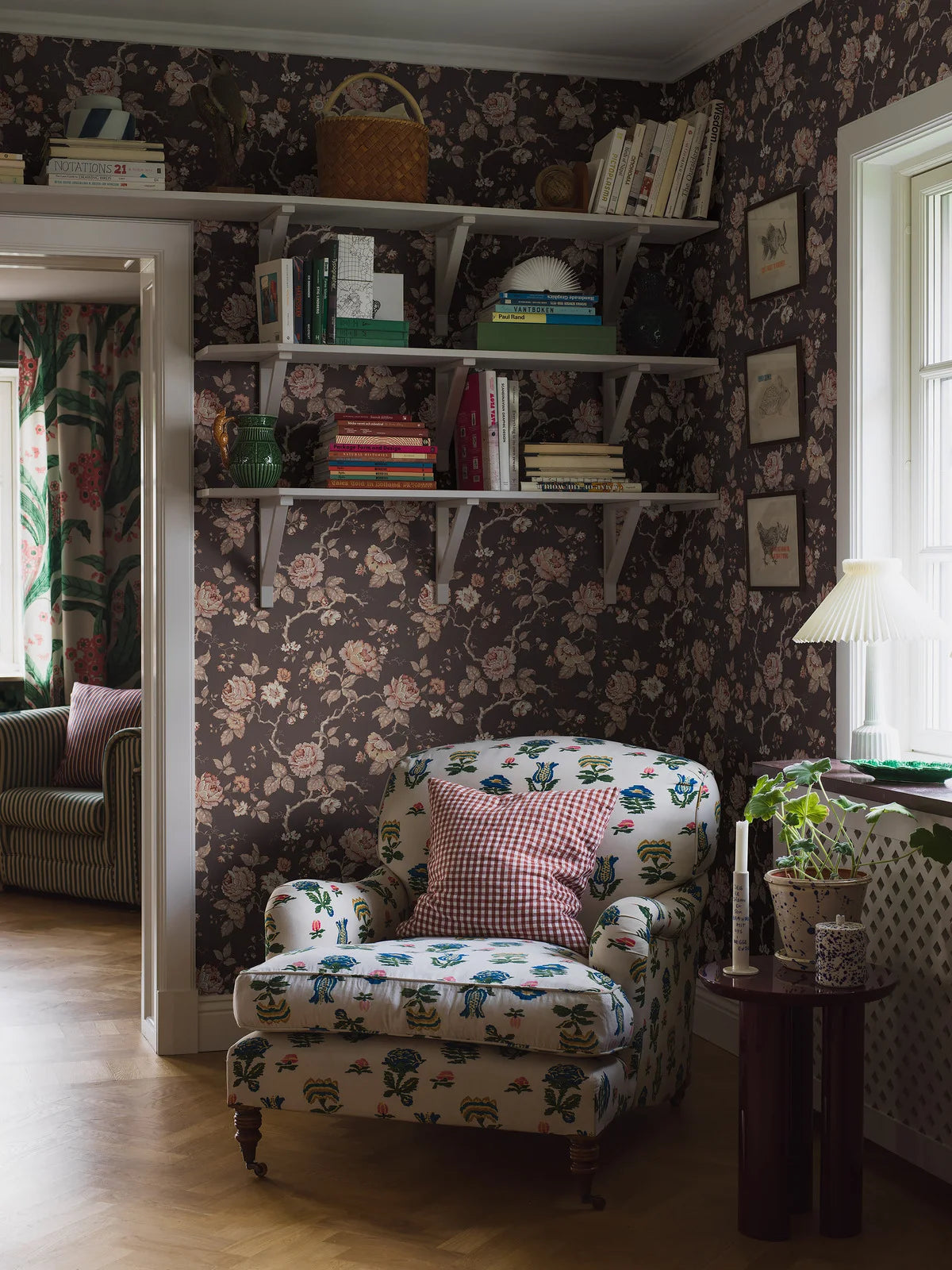 Tapeta z motywem roślinnym ROSENTRAD brązowy