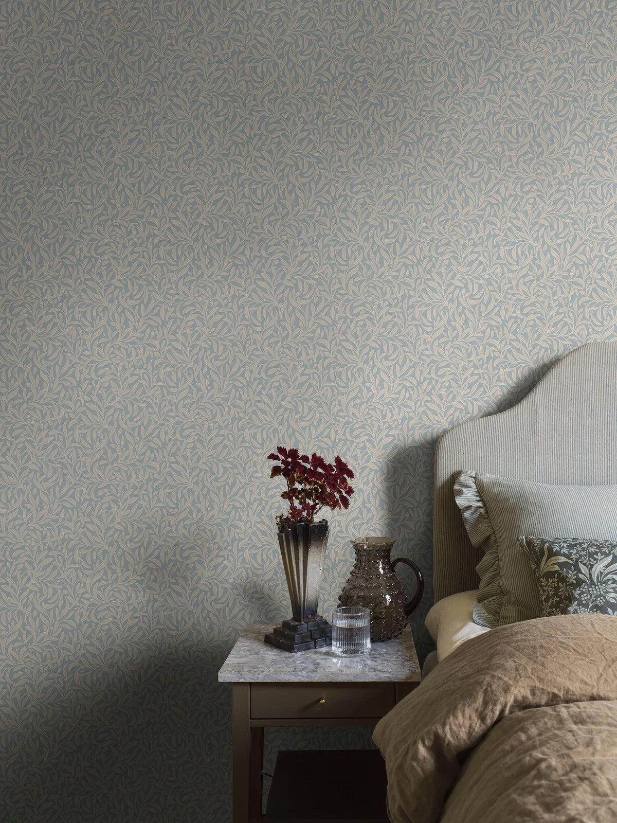 VINTERGRONA Blue Floral Leaf Wallpaper with Beige