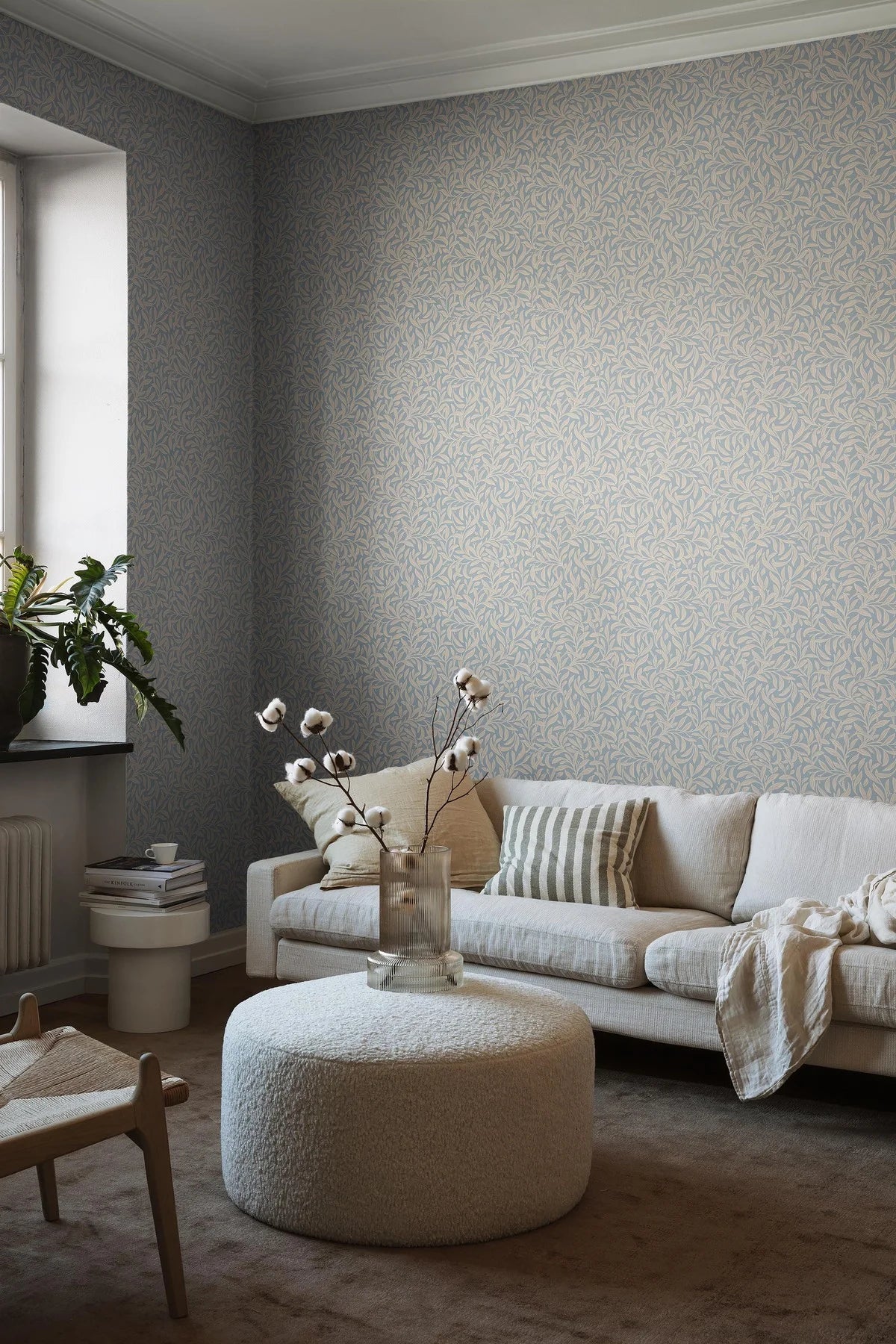 VINTERGRONA Blue Floral Leaf Wallpaper with Beige