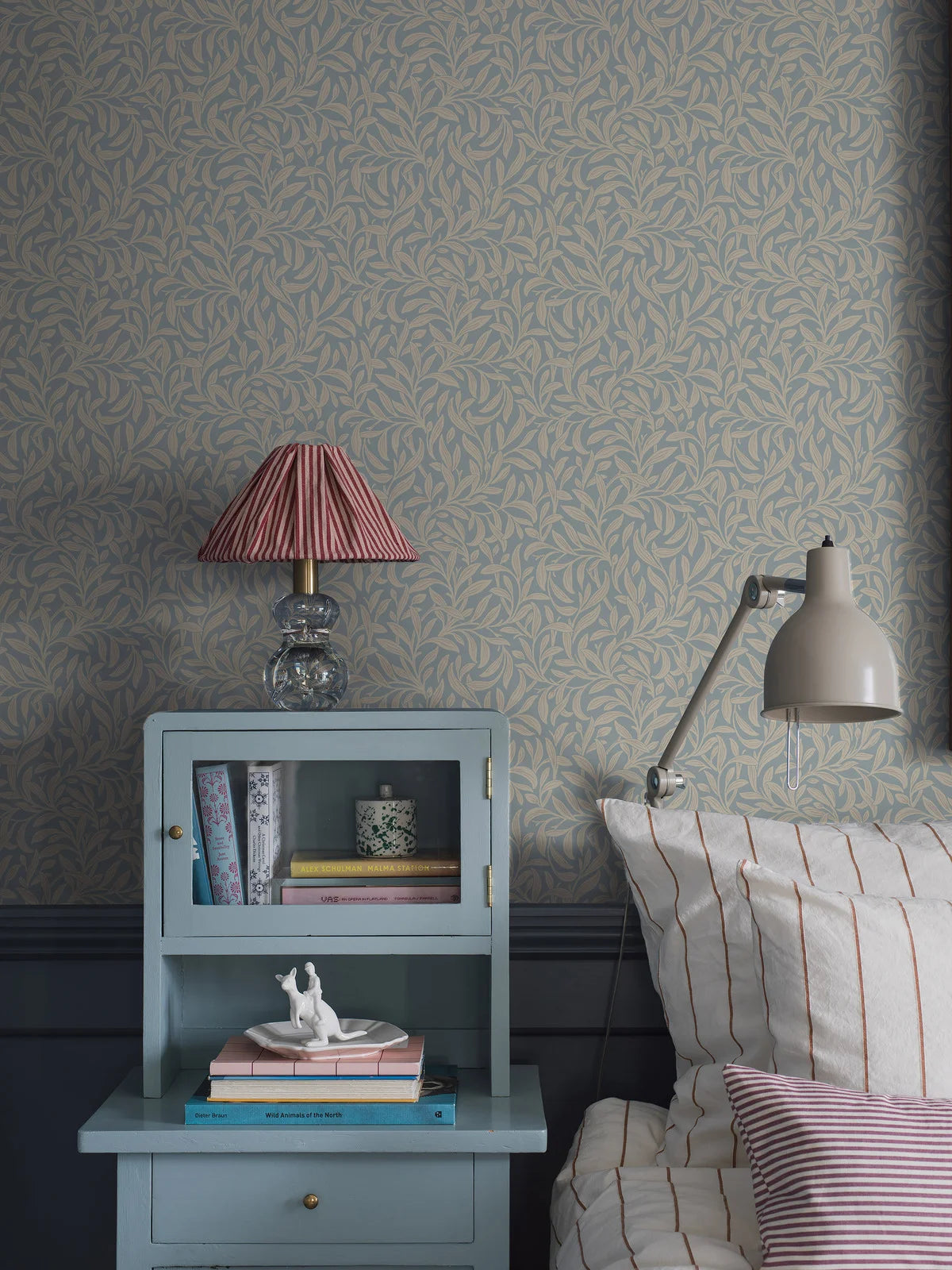 VINTERGRONA Blue Floral Leaf Wallpaper with Beige