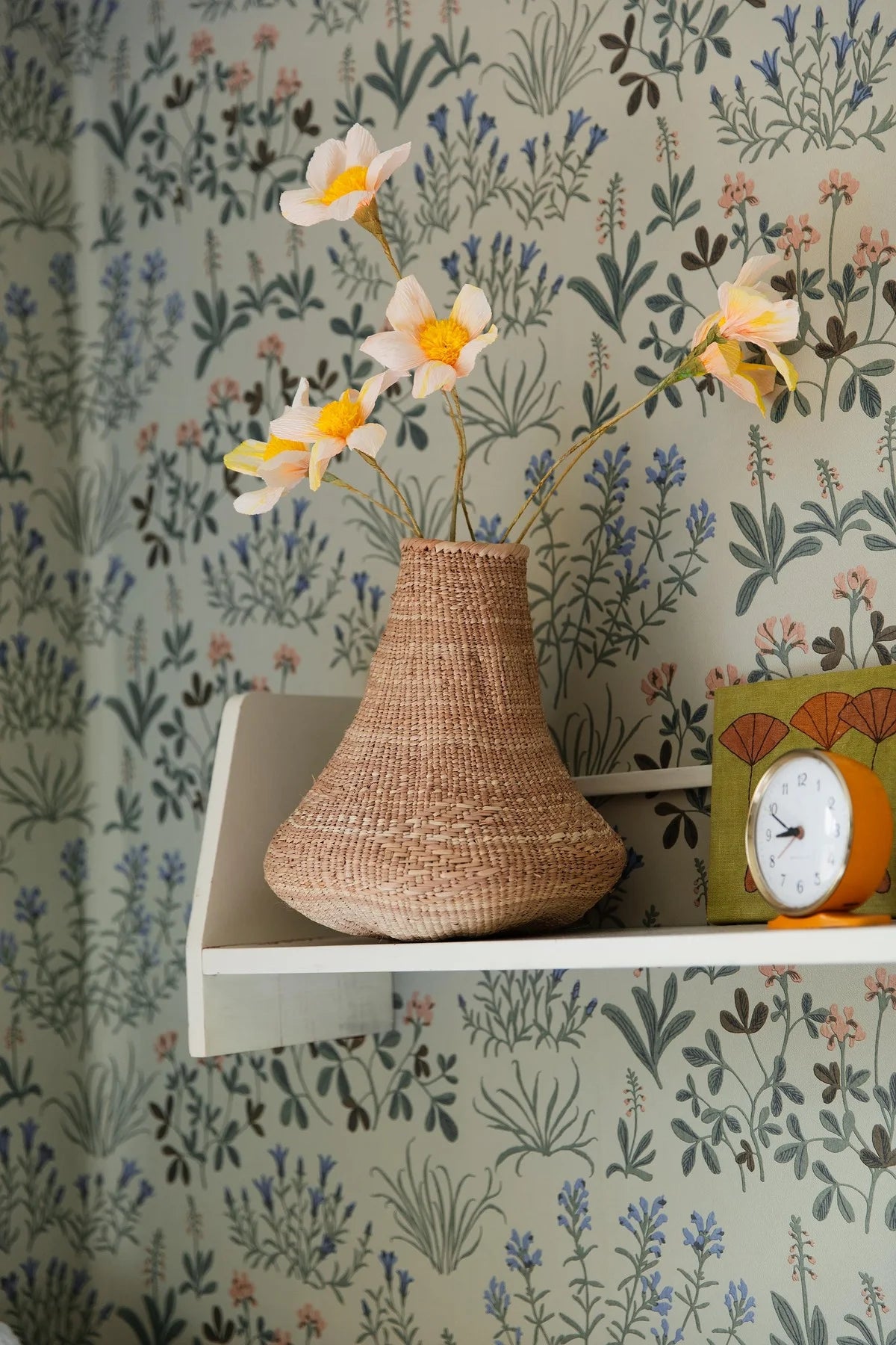 NORAS ANG Floral Pattern Wallpaper in Muted Green with Blue