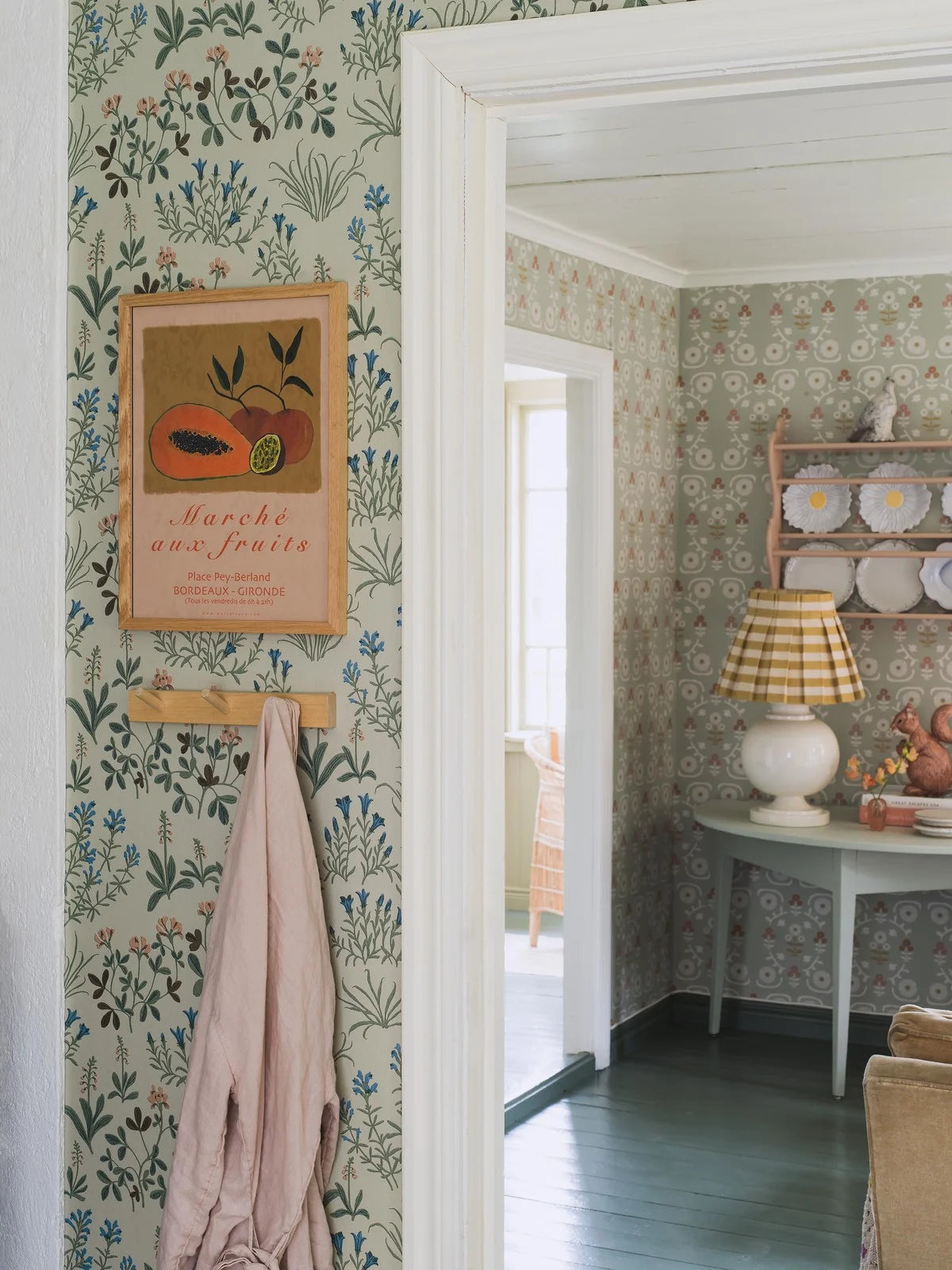 NORAS ANG Floral Pattern Wallpaper in Muted Green with Blue