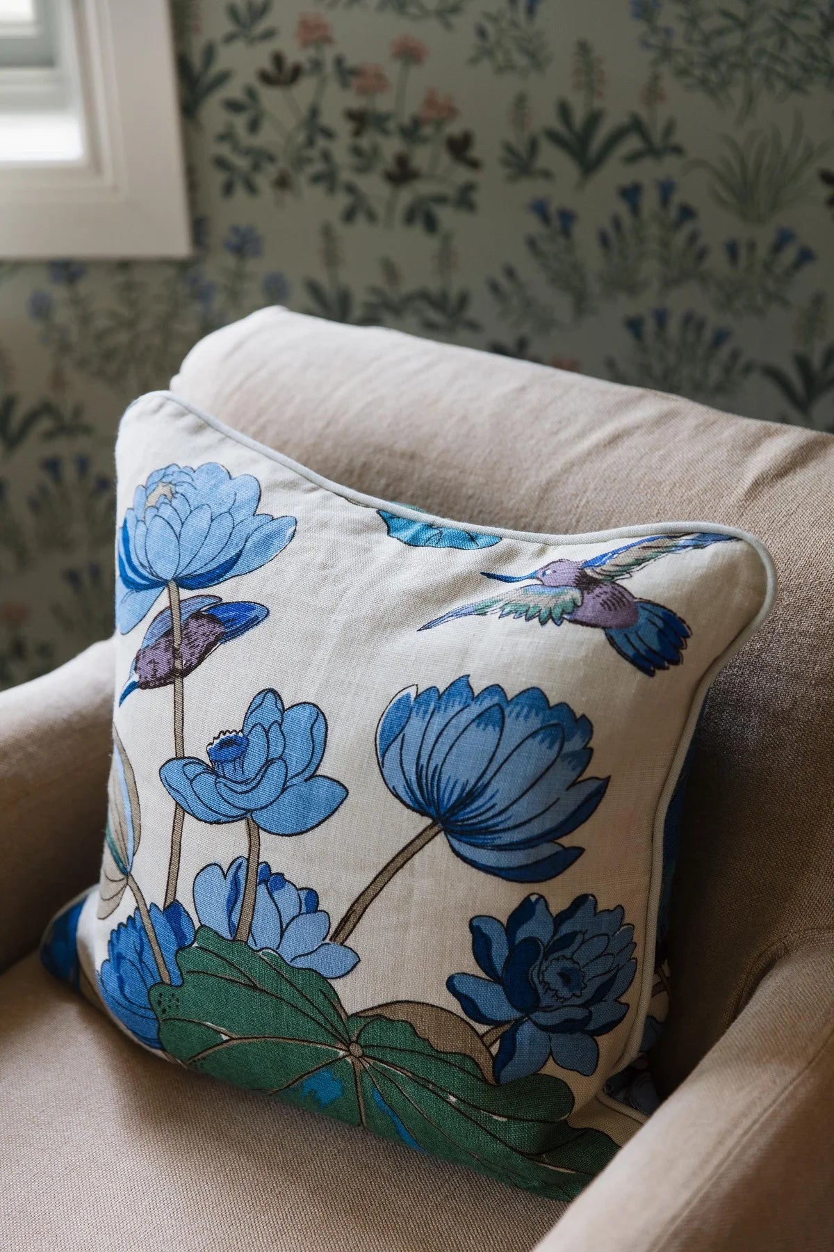 NORAS ANG Floral Pattern Wallpaper in Muted Green with Blue