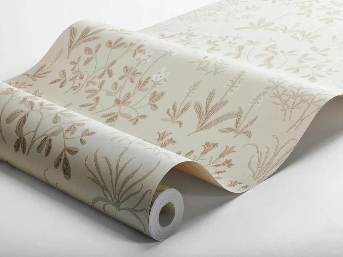 Tapete mit pflanzlichem Blumenmotiv NORAS ANG sandfarben mit braunem Akzent