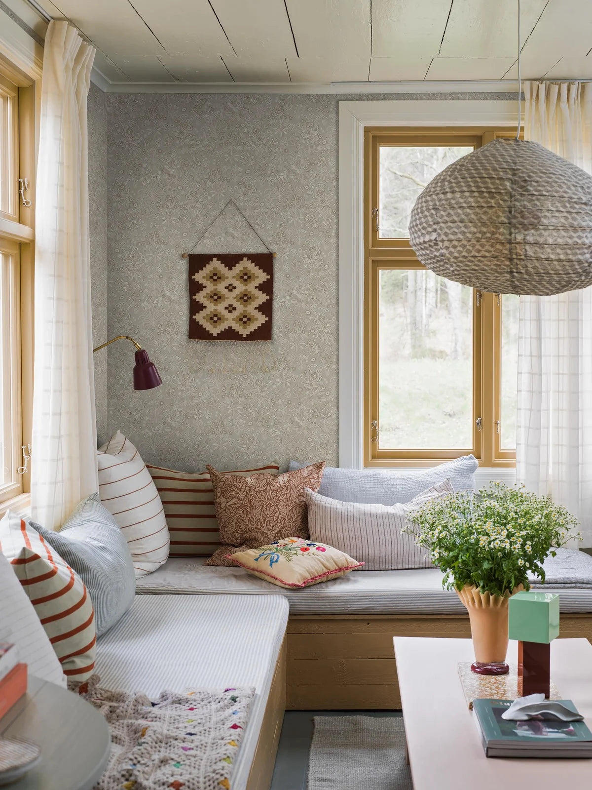 Tapete mit pflanzlichem Blumenmotiv TUVA beige mit Creme