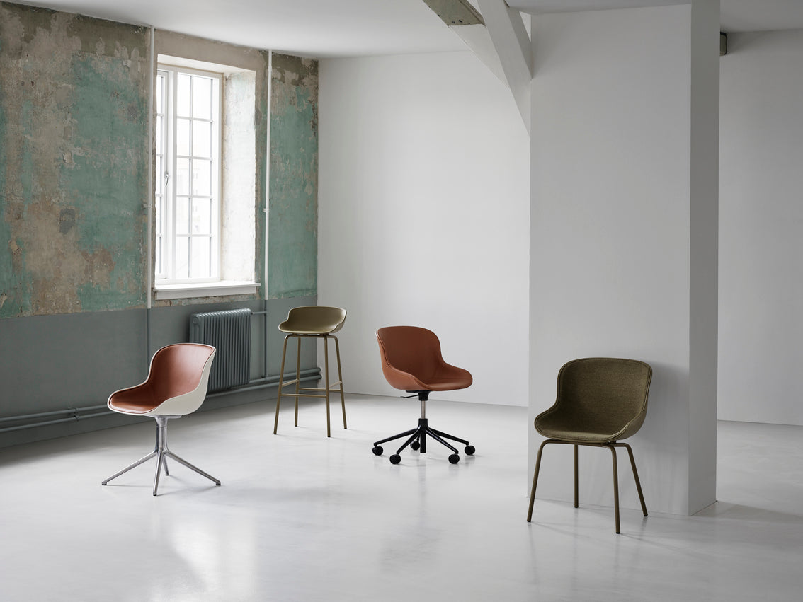 Upholstered office chair HYG 5W sandy with an aluminum base