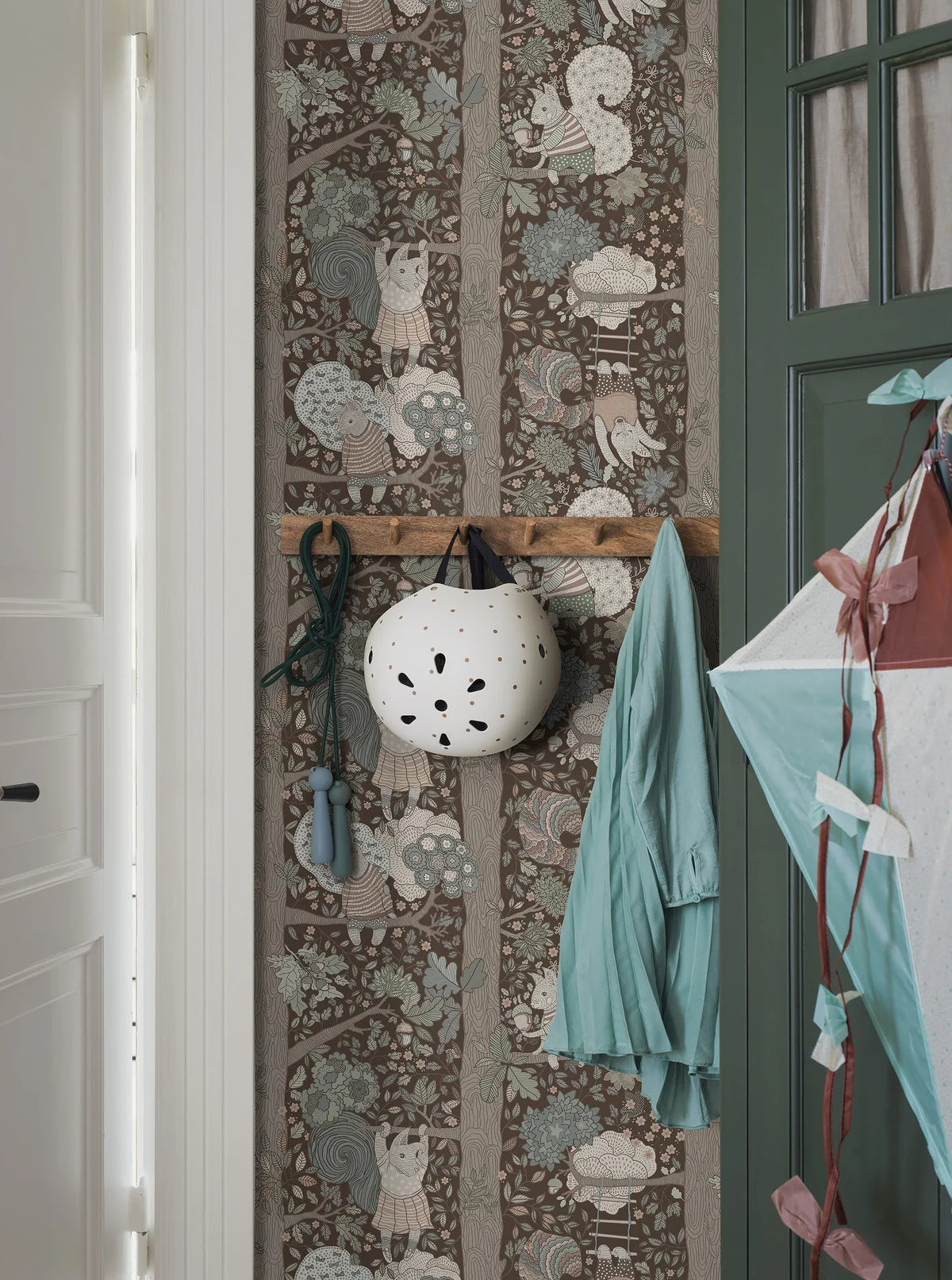 Tapeta dziecięca z motywem baśniowego lasu CHARLIE brązowy z białym