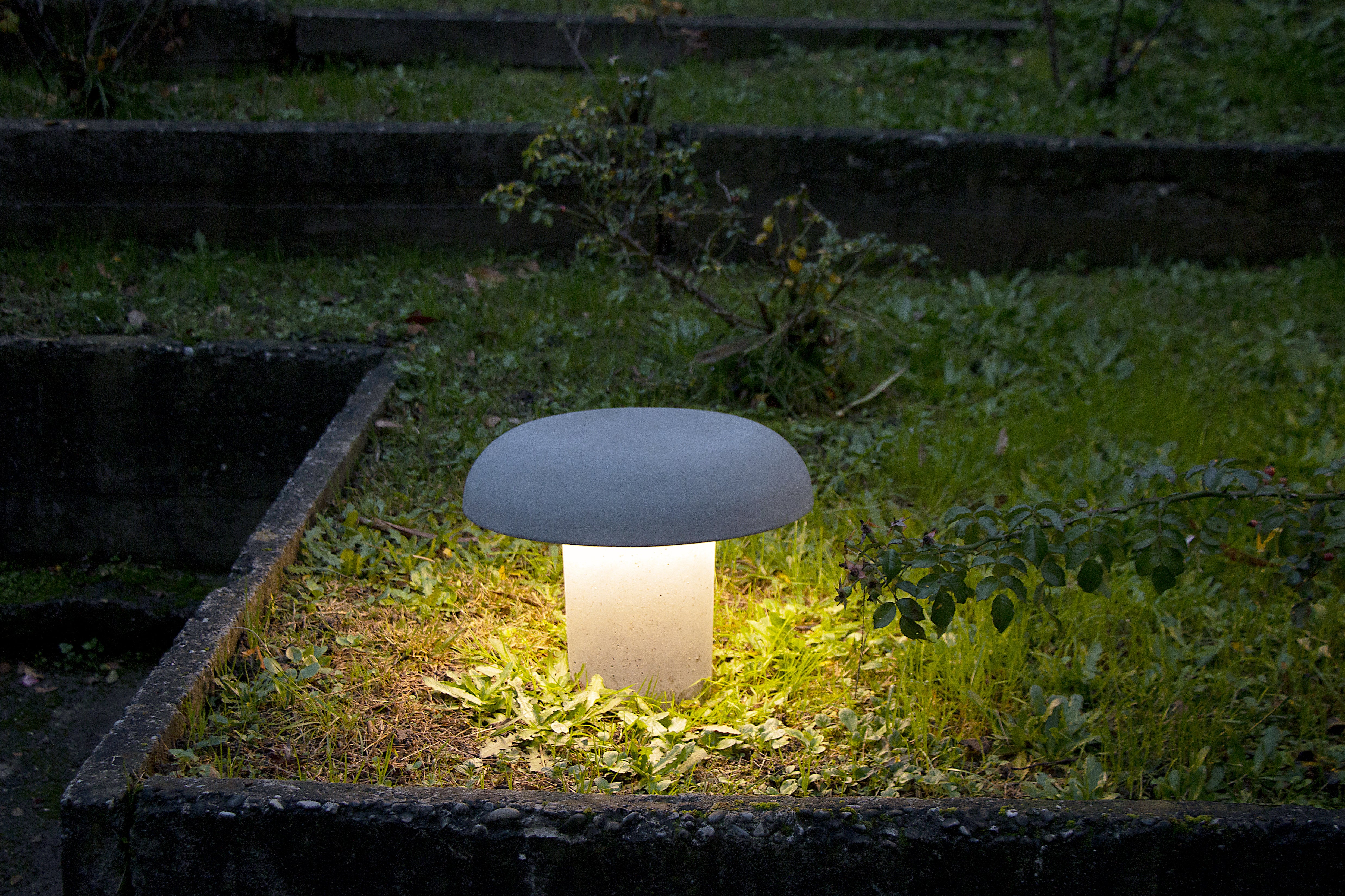 Lampa zewnętrzna AMANITA szary beton na taras i do ogrodu