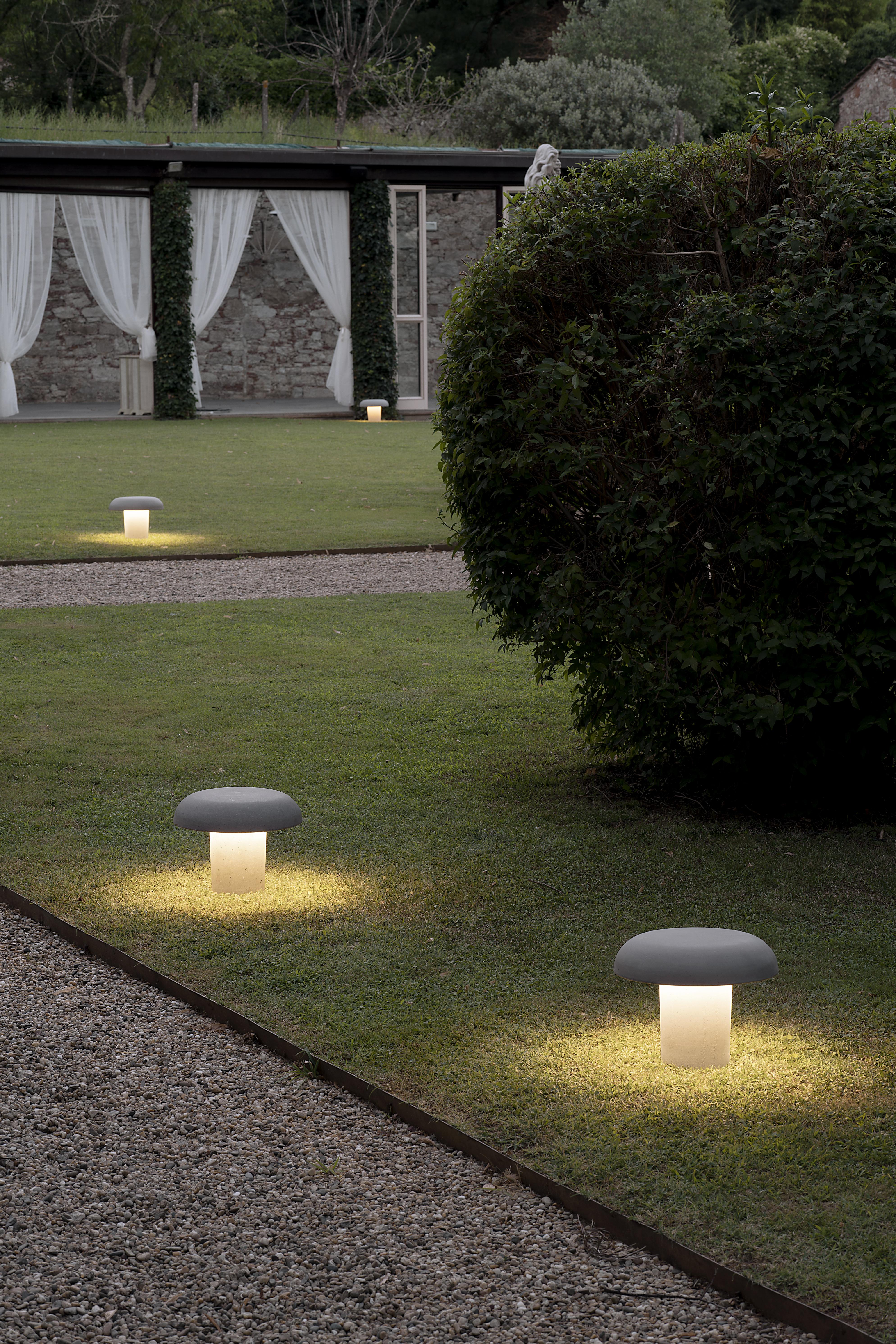 Lampa zewnętrzna AMANITA szary beton – Martinelli Luce