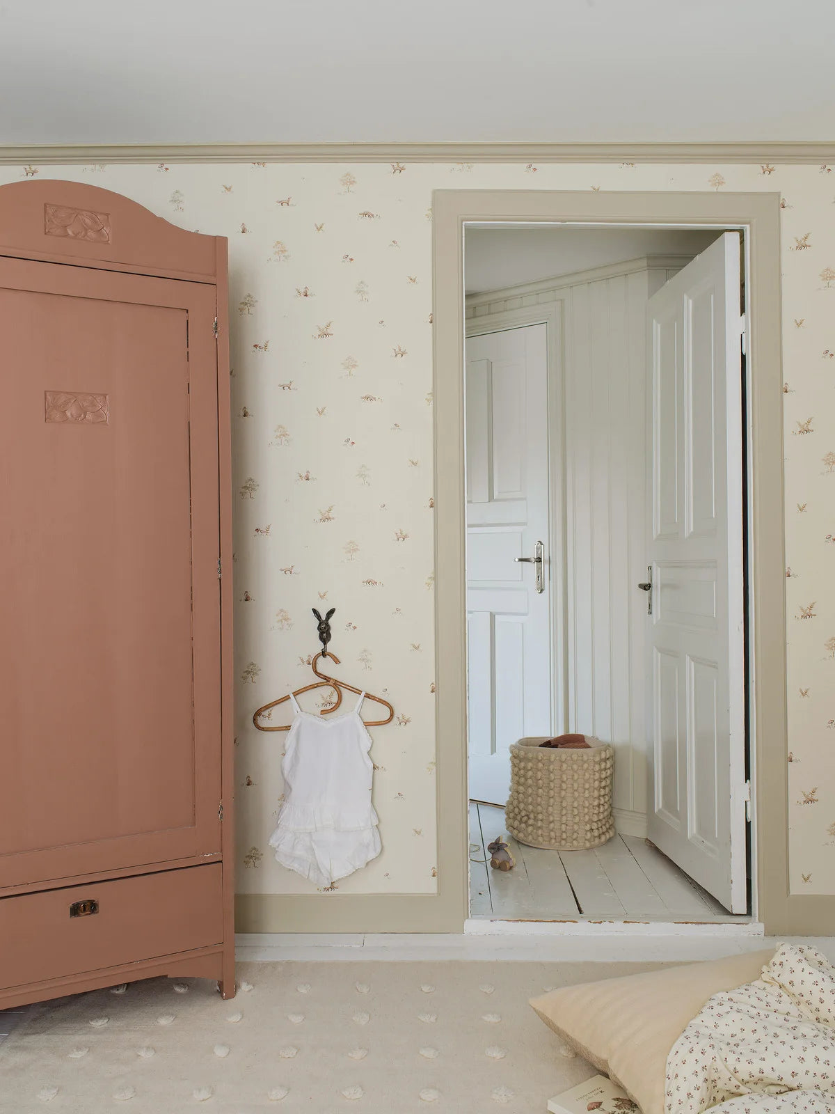 Light Beige Wallpaper with Plant and Animal Motif LITTLE FOX