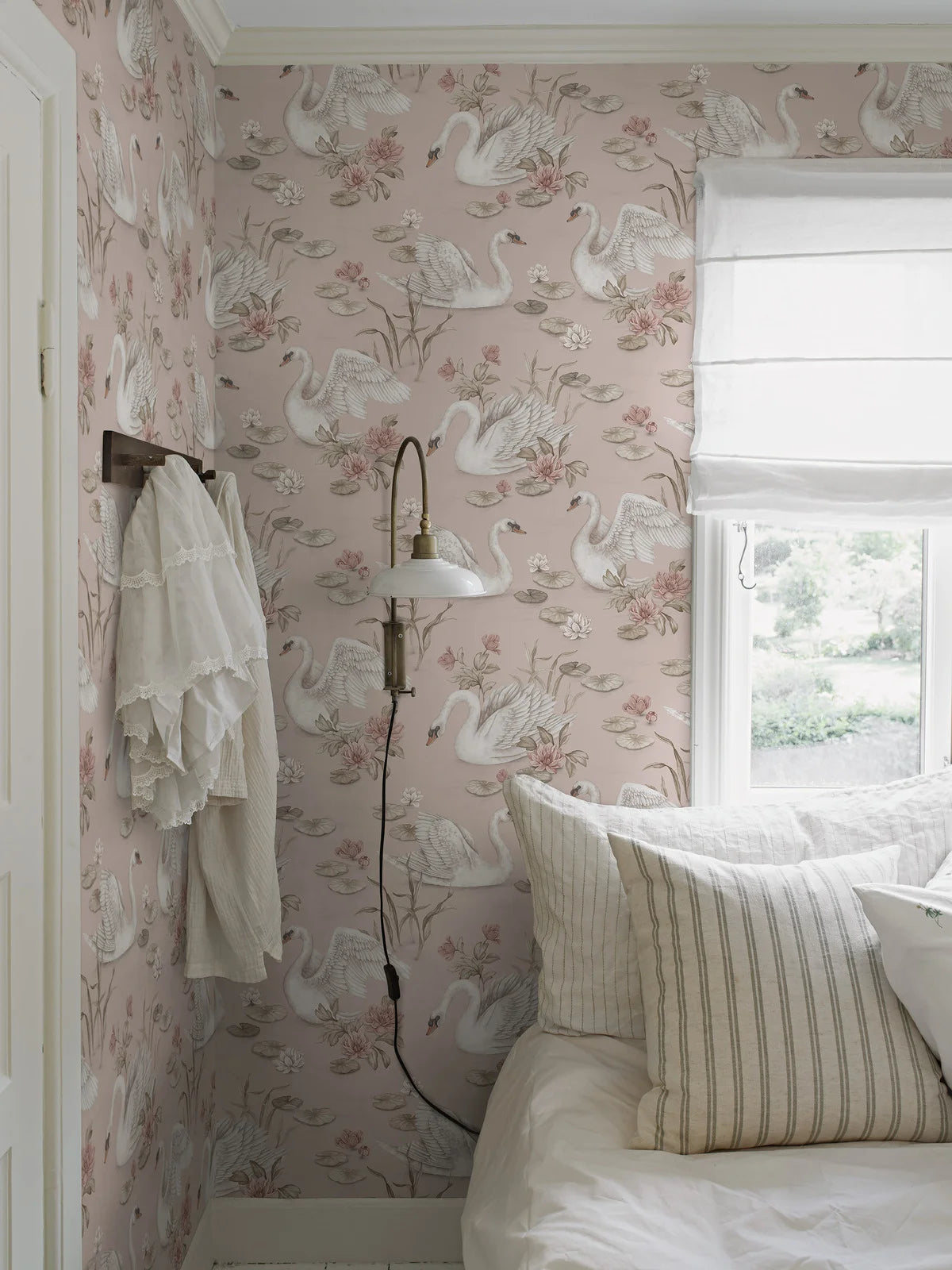 Children's wallpaper with a floral and animal motif LILY SWAN pink