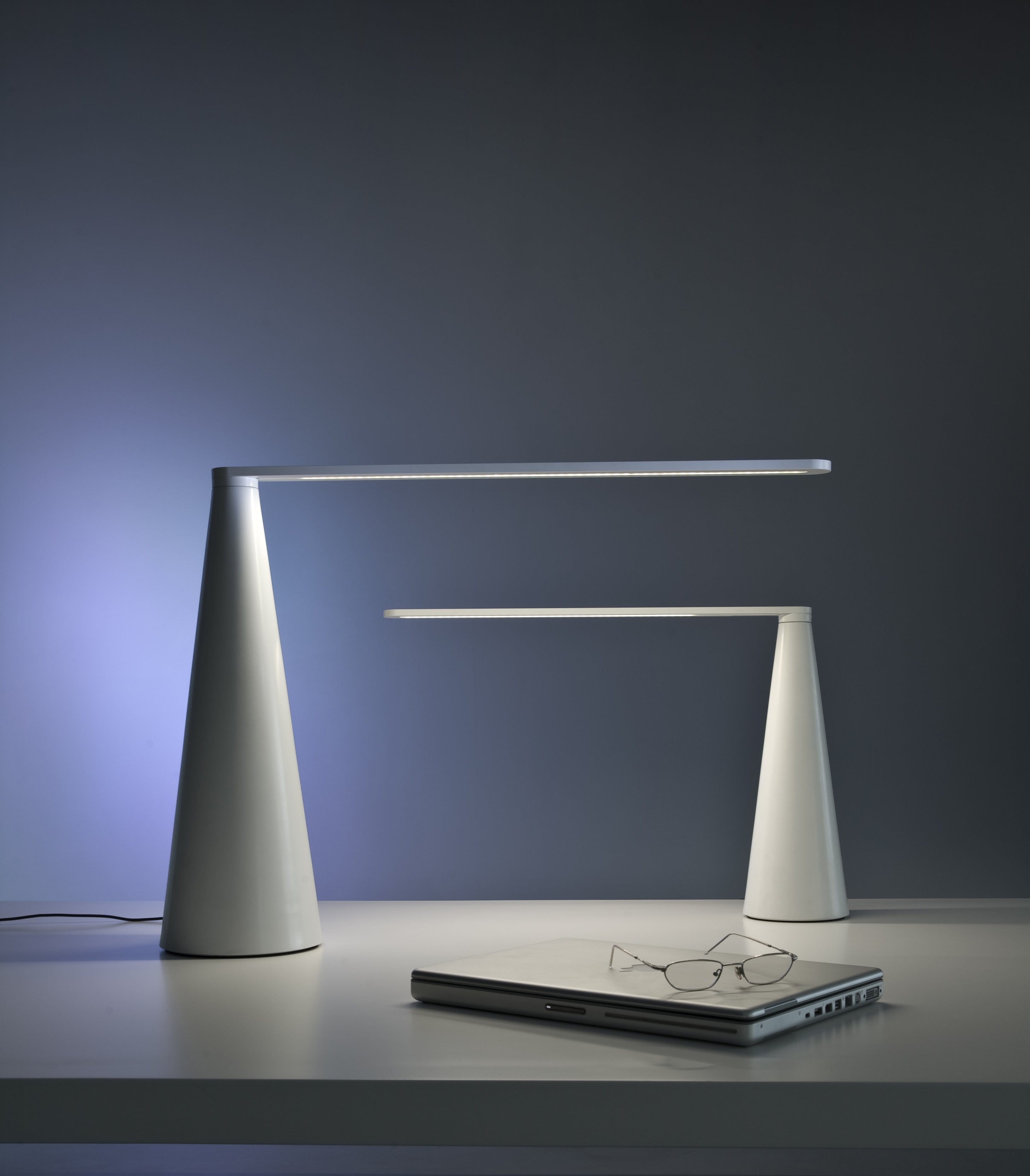 Lampa stołowa ELICA połyskujący żółty – styl minimalistyczny