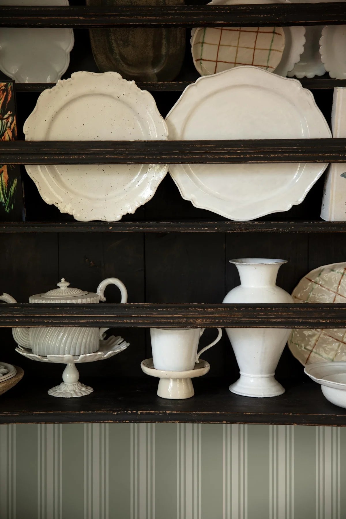 Tapete mit Streifen GUNNEBO grün mit weiß