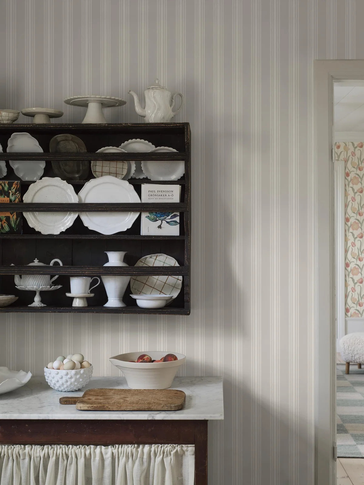 Tapeta w paski GUNNEBO jasny różowy z białym