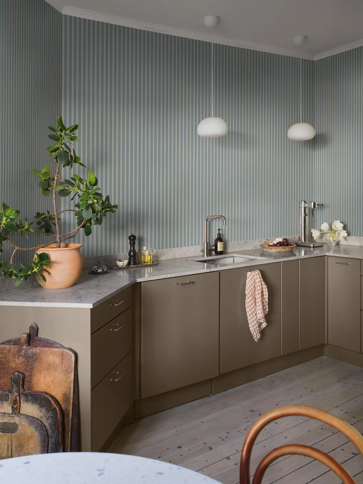 Tapeta w paski PÄRLRAND niebieski z beżowym