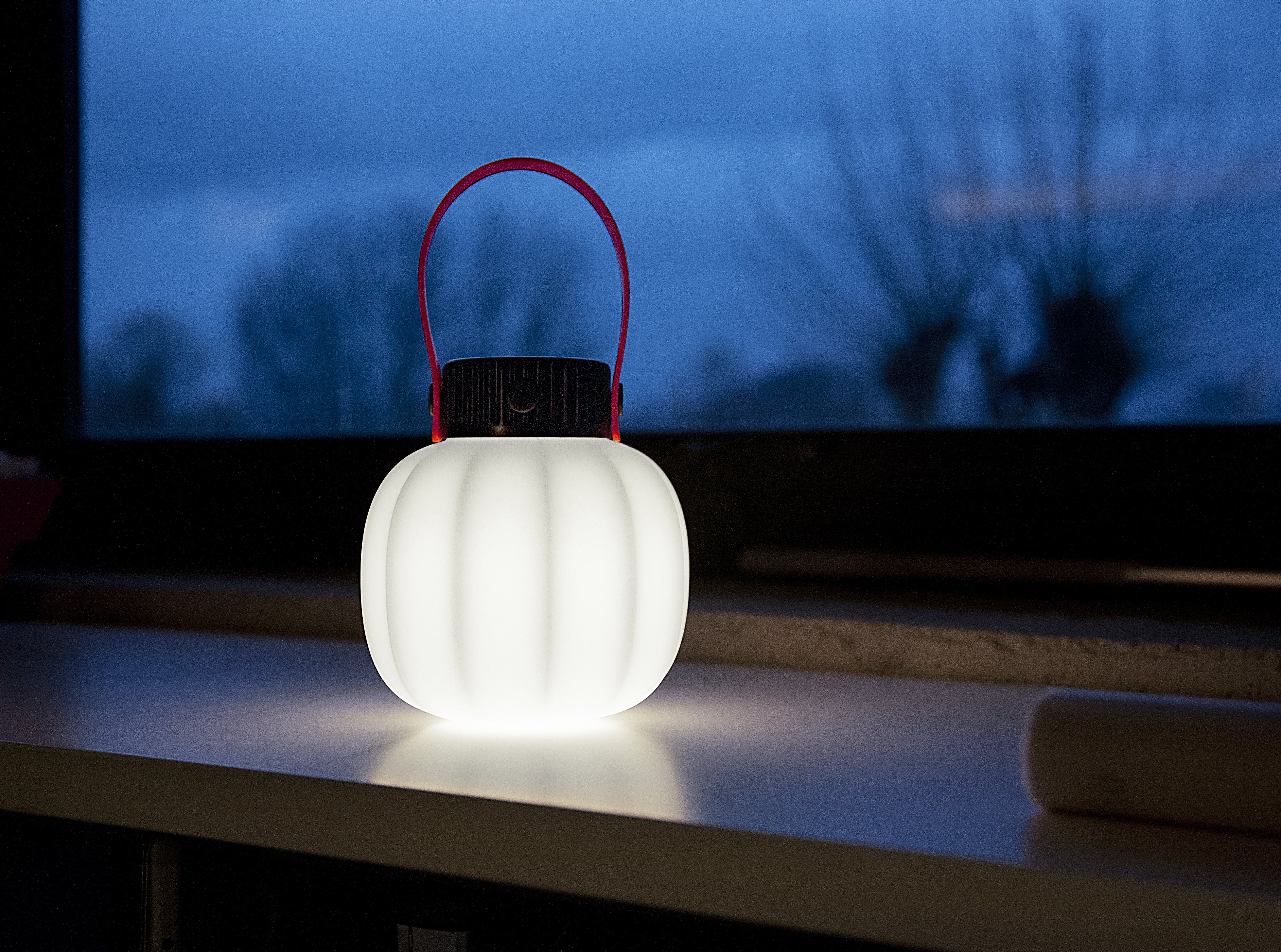 Lampa przenośna zewnętrzna KIKI biały z silikonowym uchwytem
