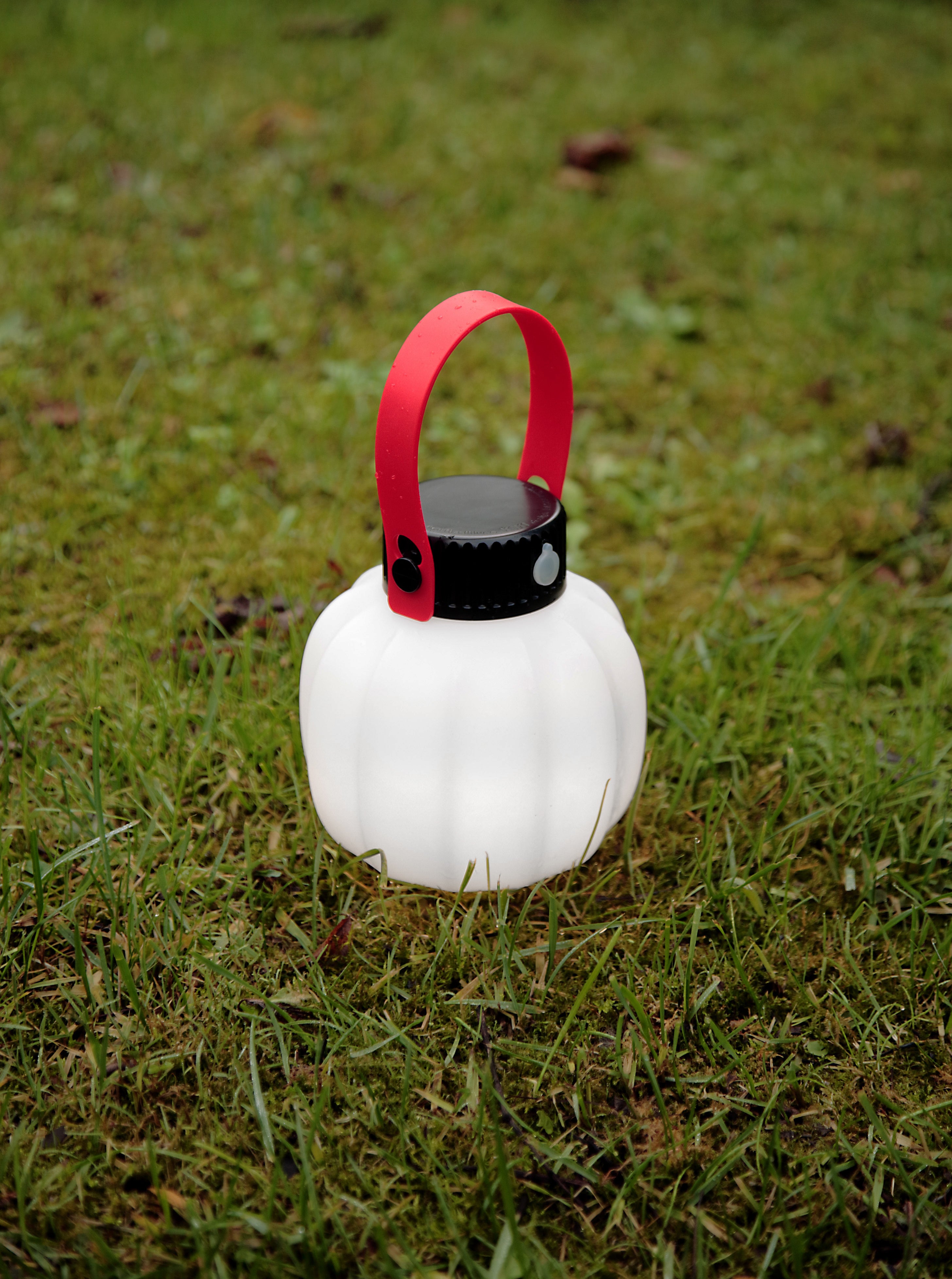 Lampa przenośna zewnętrzna KIKI biały z silikonowym uchwytem