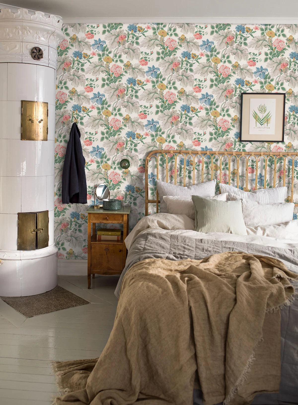 Tapete mit Pflanzenmotiv in Blumen CARNATION GARDEN warmweiß