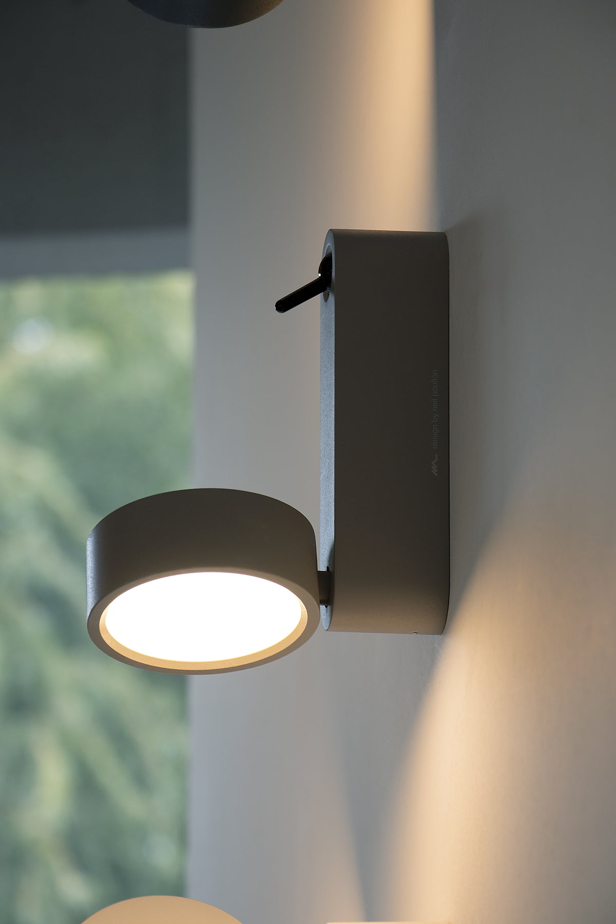 Lampa ścienna TOGGLE antracytowy – styl minimalistyczny