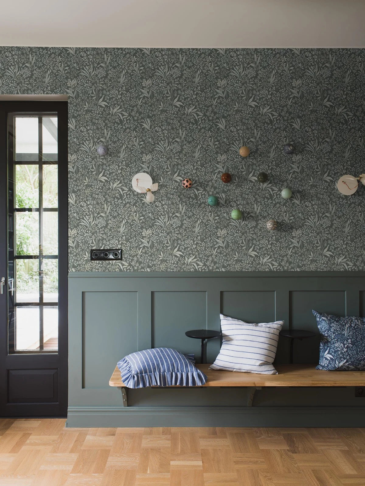 Tapeta flizelinowa papierowa z roślinnym wzorem NOCTURNE zielony