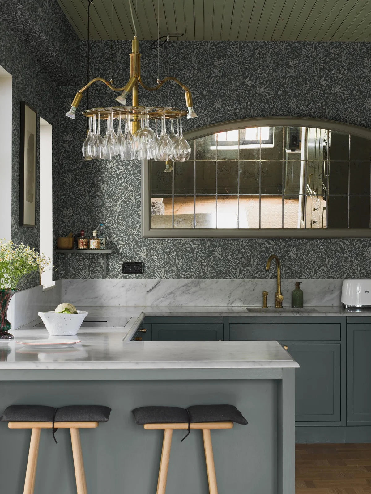 Tapeta flizelinowa papierowa z roślinnym wzorem NOCTURNE zielony