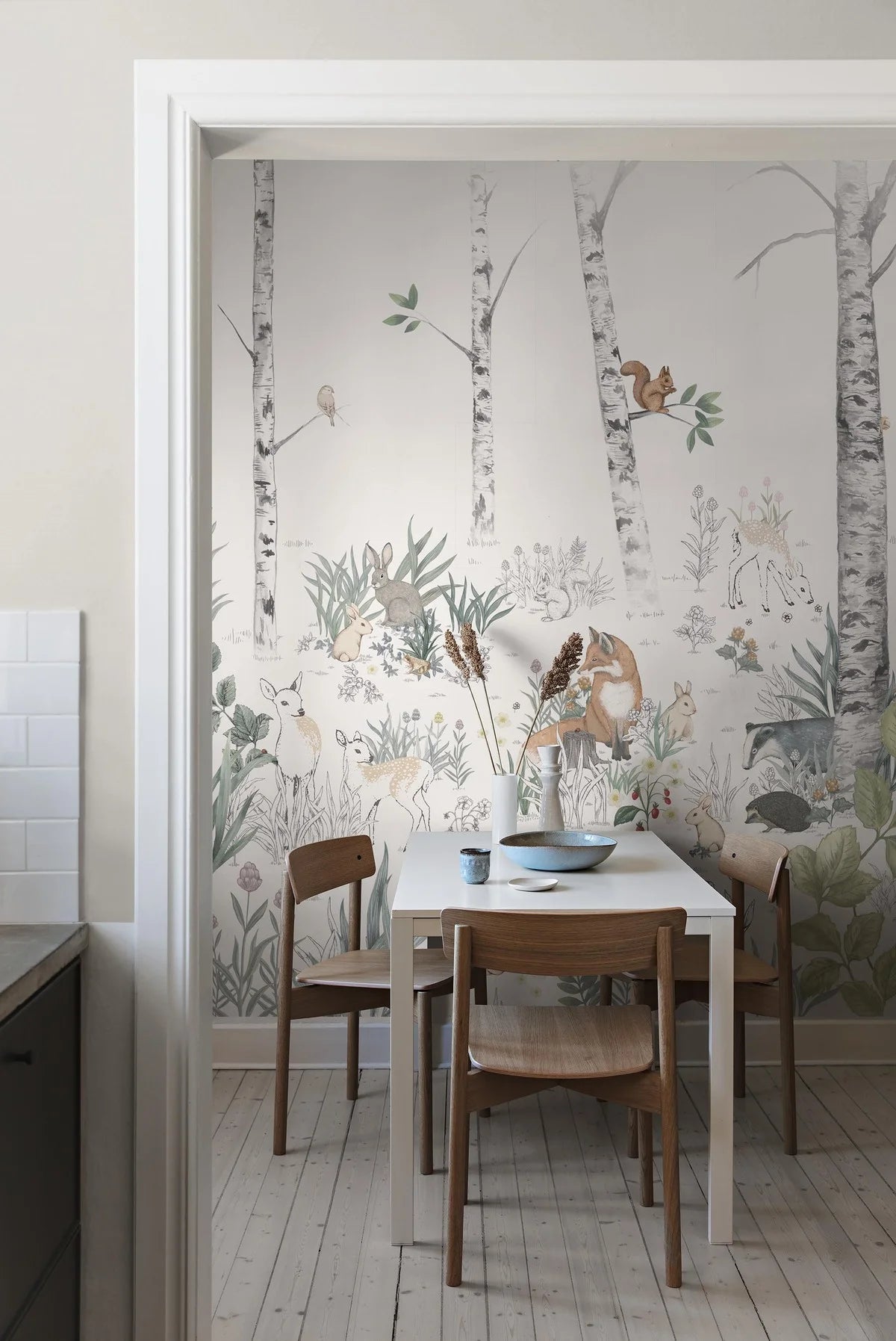 Mural dziecięcy z krajobrazem lasu MAGIC FOREST ciepły biały