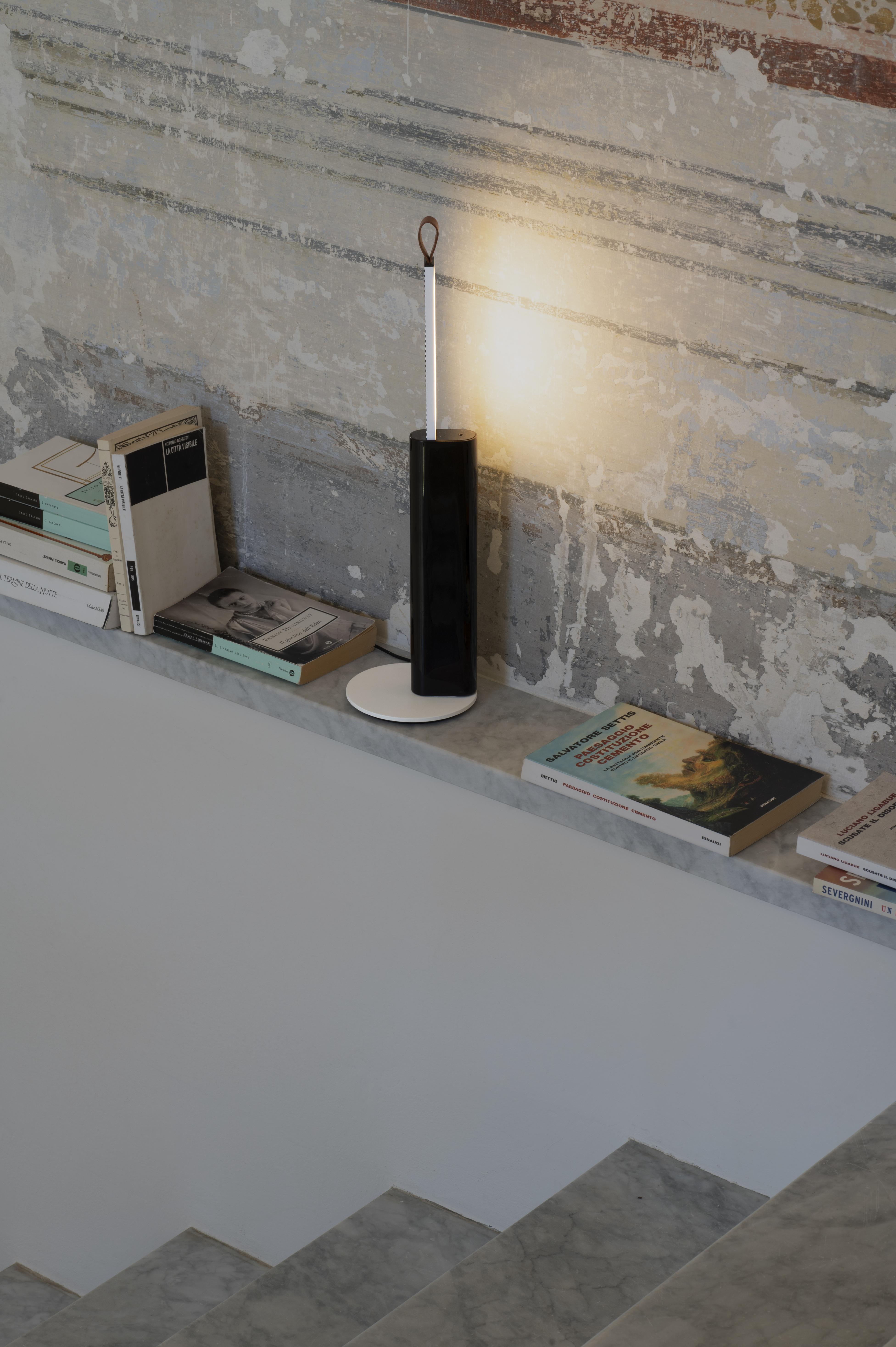Lampa stołowa METRICA połyskujący czarny