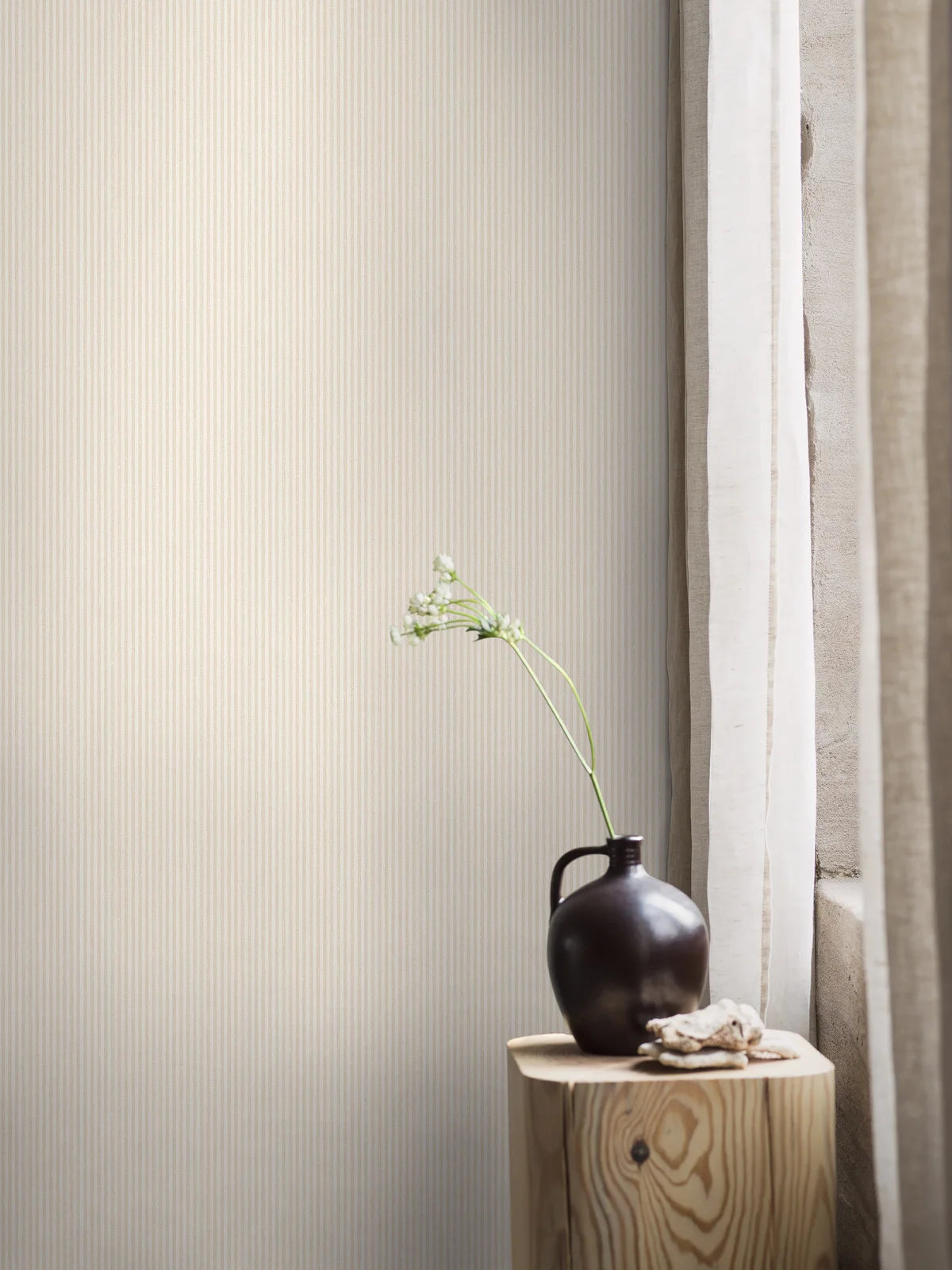 Tapeta strukturalna imitująca len w paski POLKA STRIPE beżowy