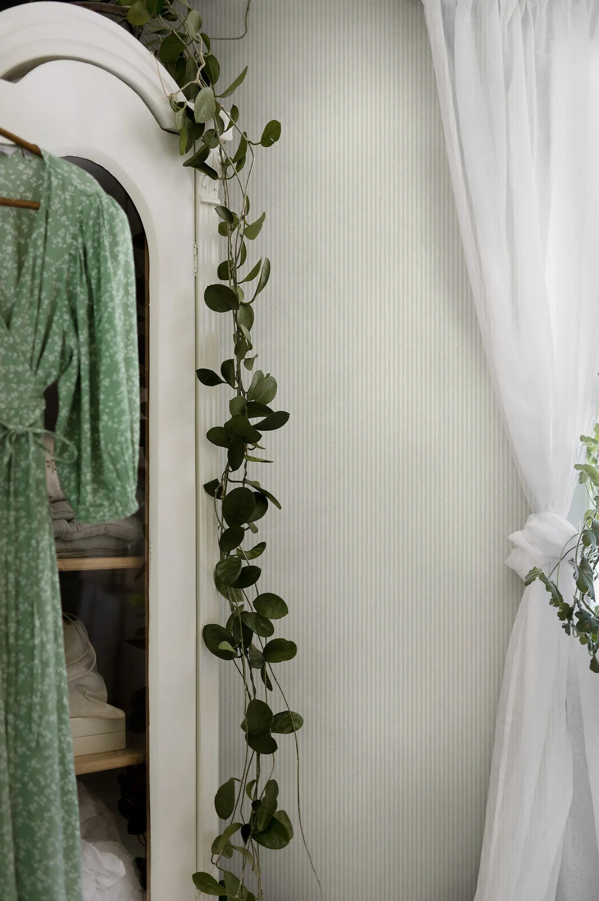 Tapeta strukturalna imitująca len w paski POLKA STRIPE zielony z beżowym