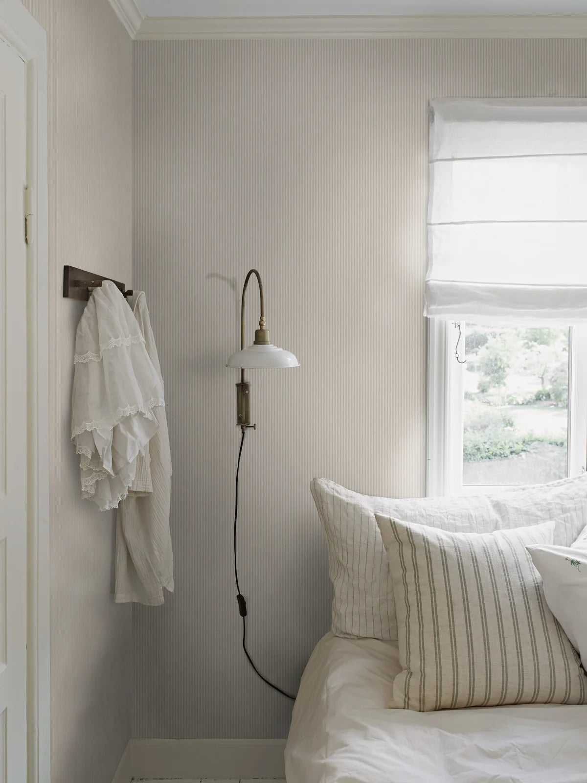 Tapeta strukturalna imitująca len w paski POLKA STRIPE różowy z beżowym