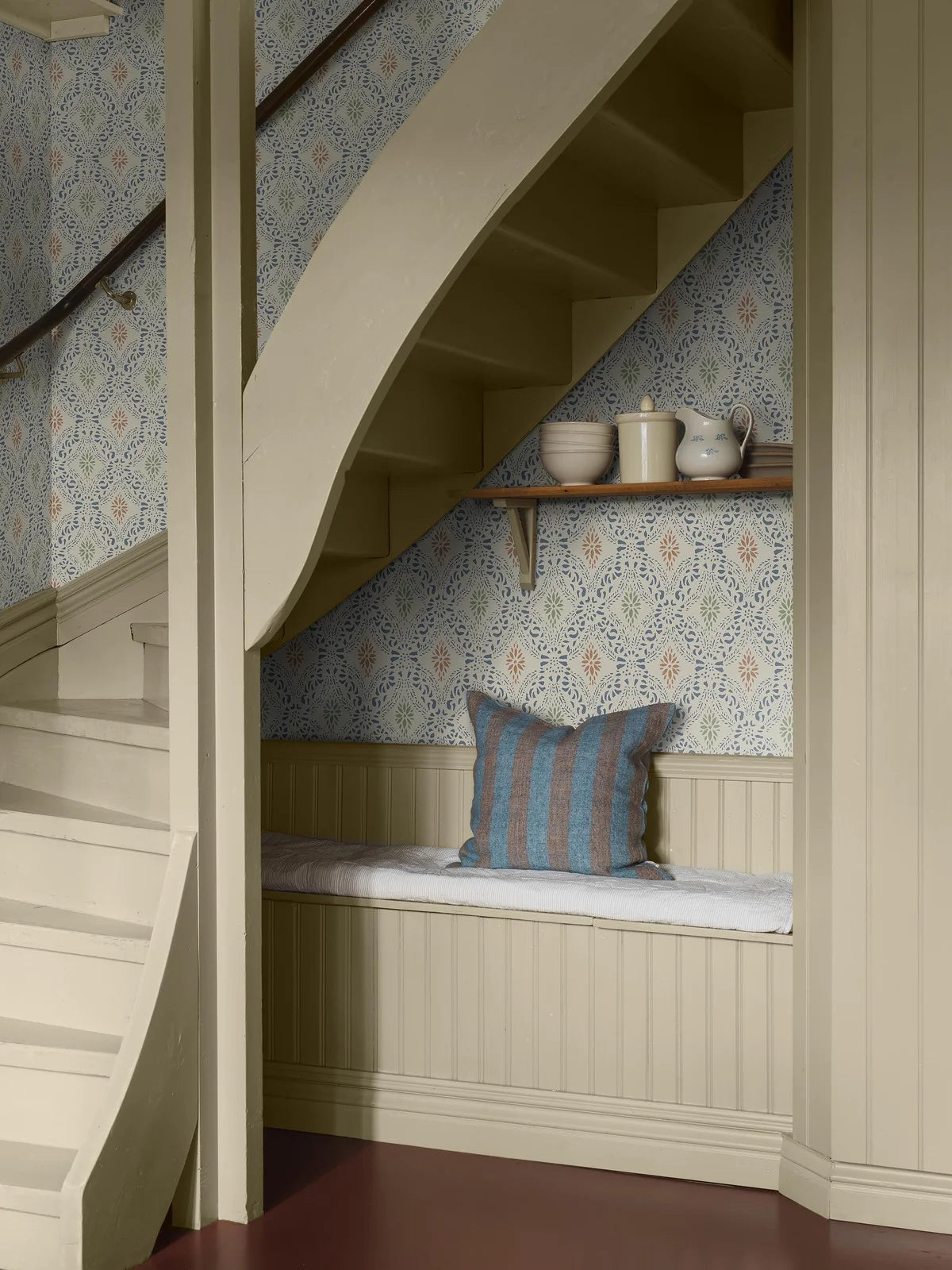 Tapeta flizelinowa papierowa z geometrycznym wzorem KVARNHOLMEN niebieski z piaskowym