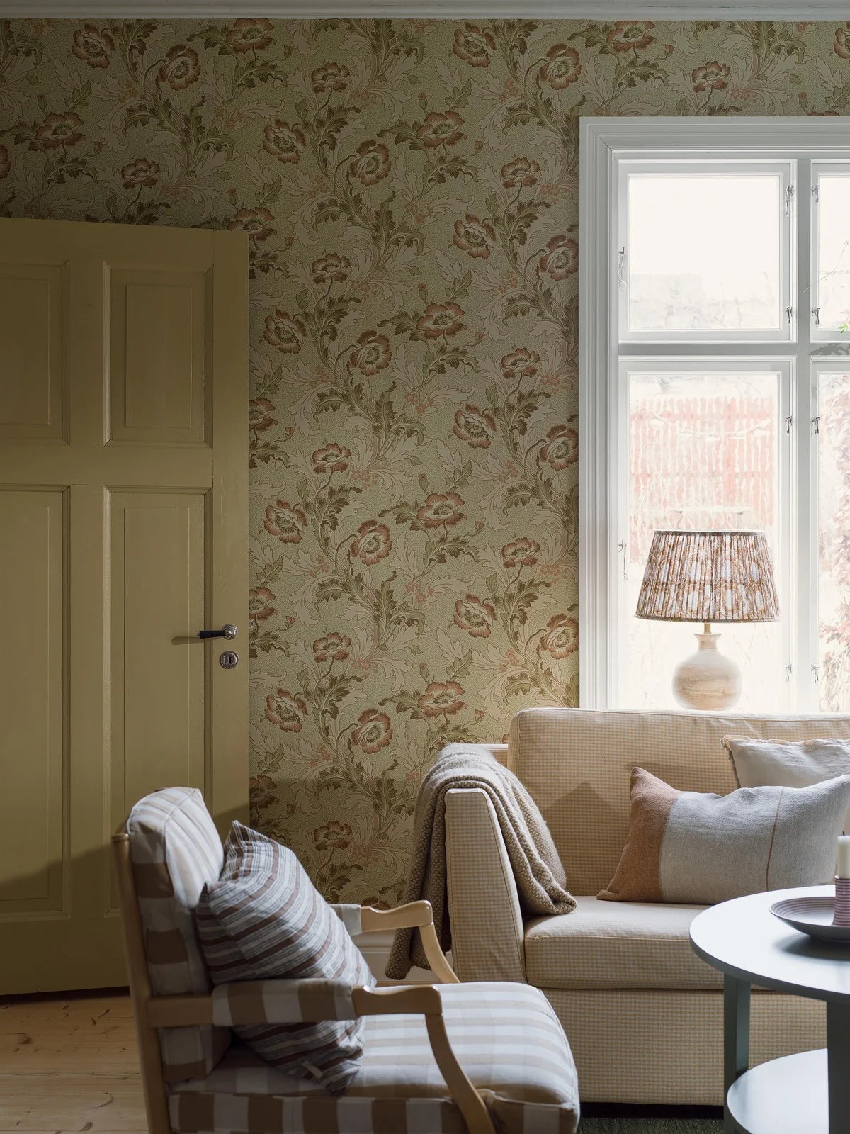 Non-woven paper wallpaper with a botanical pattern GÖTEBORG beige with green