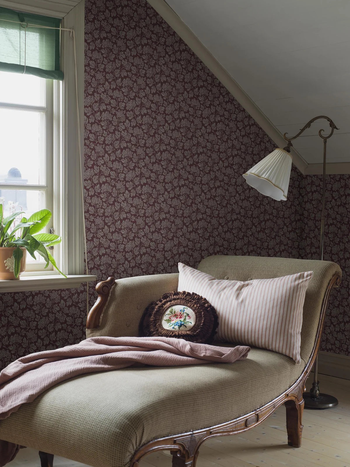 Non-woven paper wallpaper with a botanical pattern HAGTORN burgundy