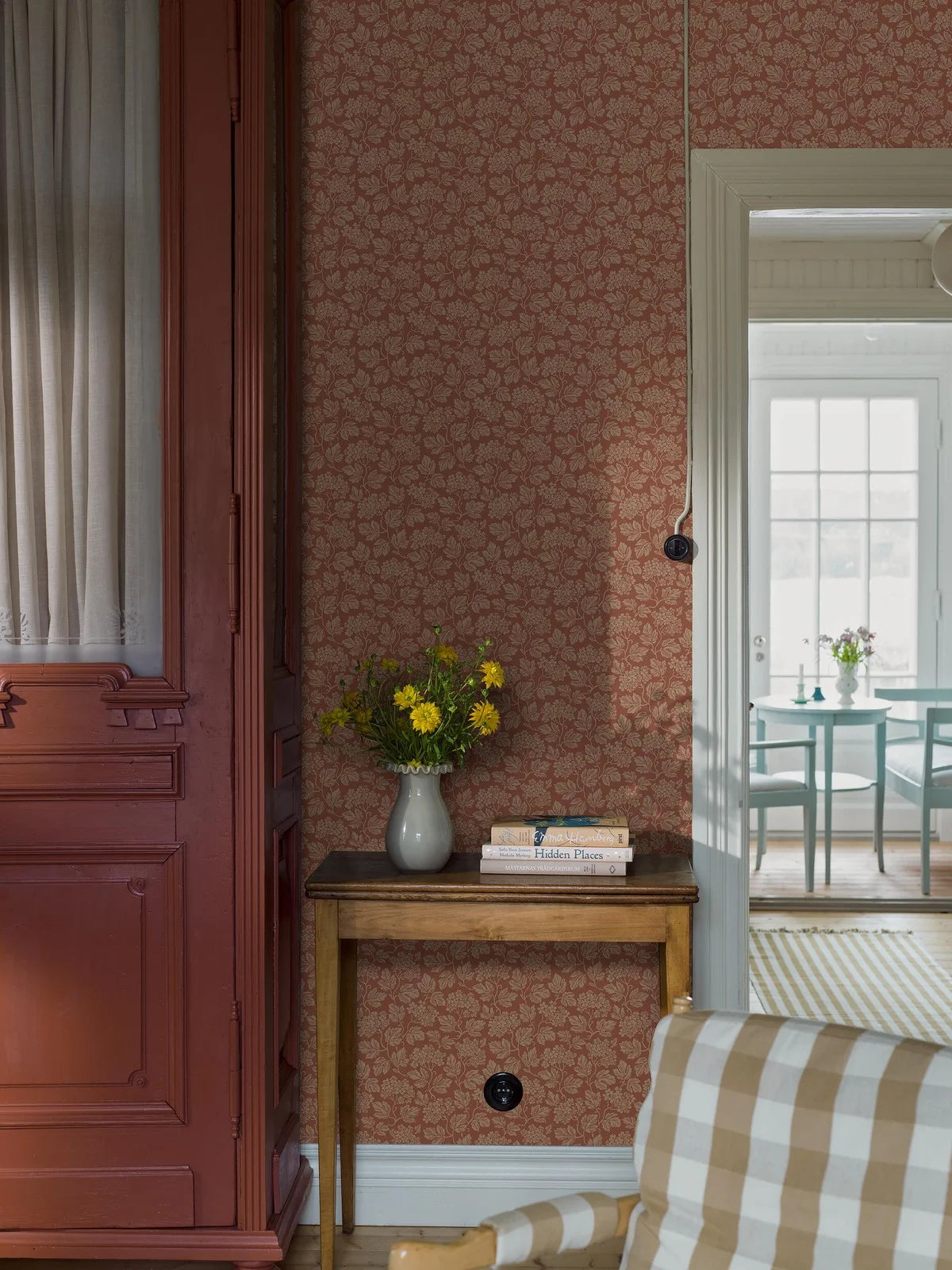 Non-woven paper wallpaper with a botanical pattern HAGTORN terracotta