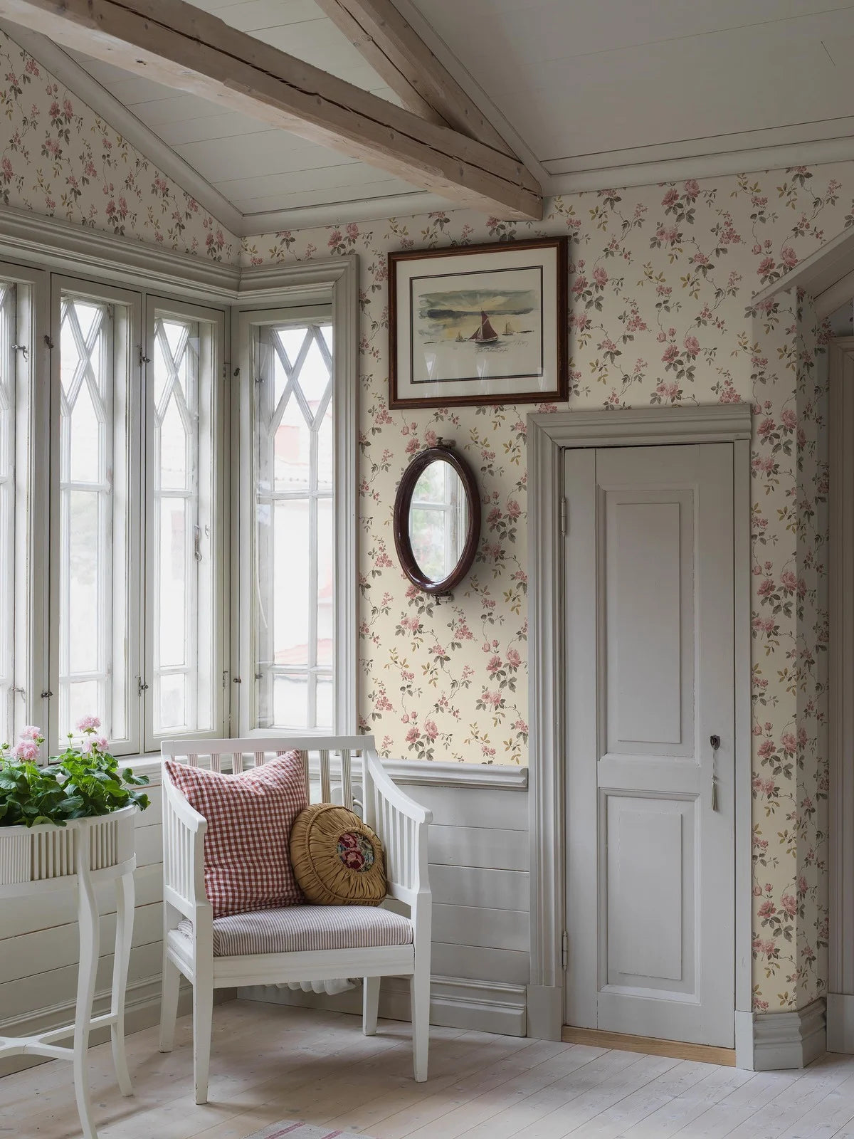 VÄRMDÖ beige mit rosa pflanzlichem Muster Vlies-Tapete